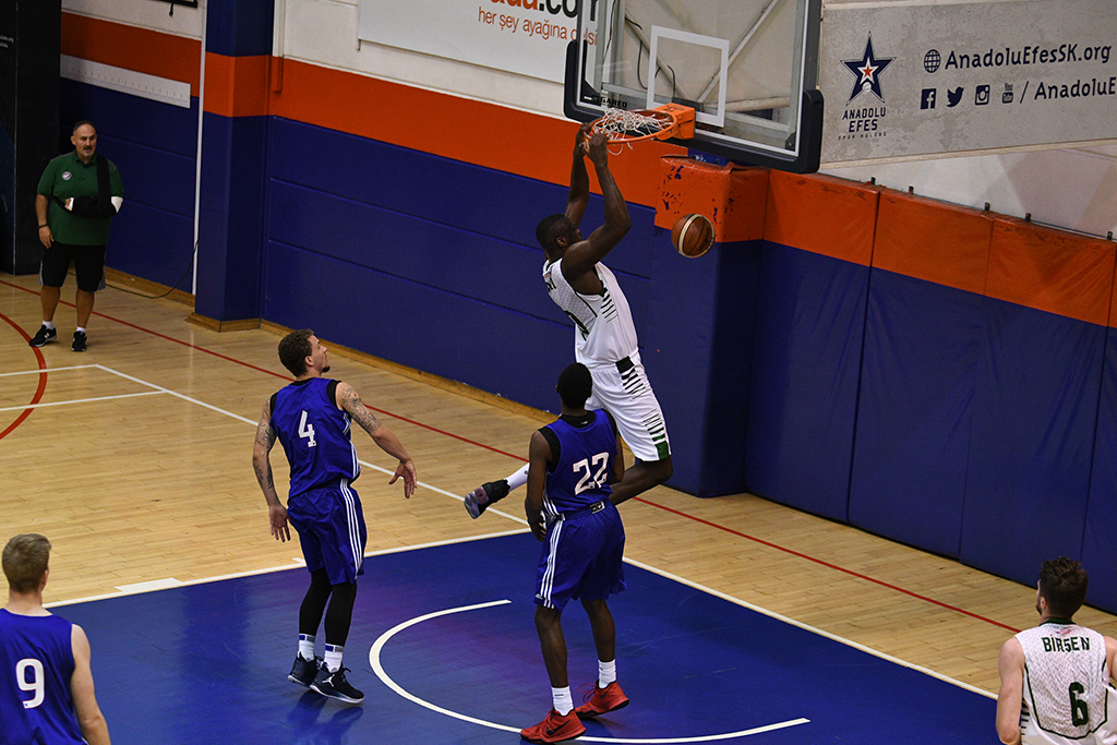 Büyükşehir Efes’e geçit vermedi