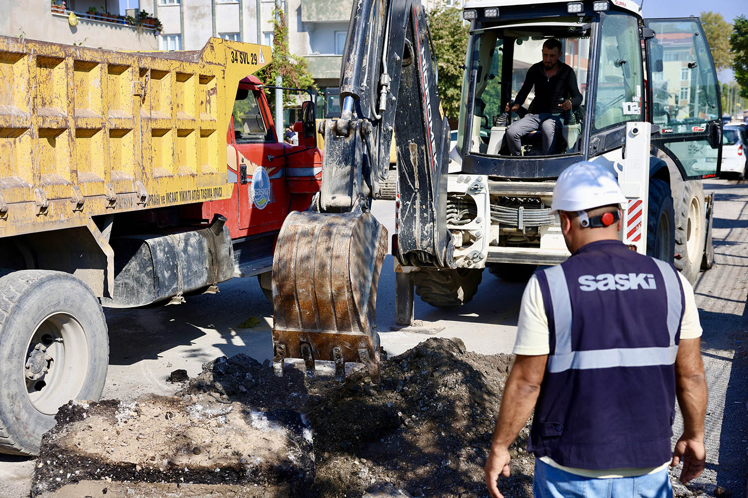 Altyapısı yenilenen Arifiye Zübeyde Hanım Caddesi’nde üstyapı çalışmaları başladı