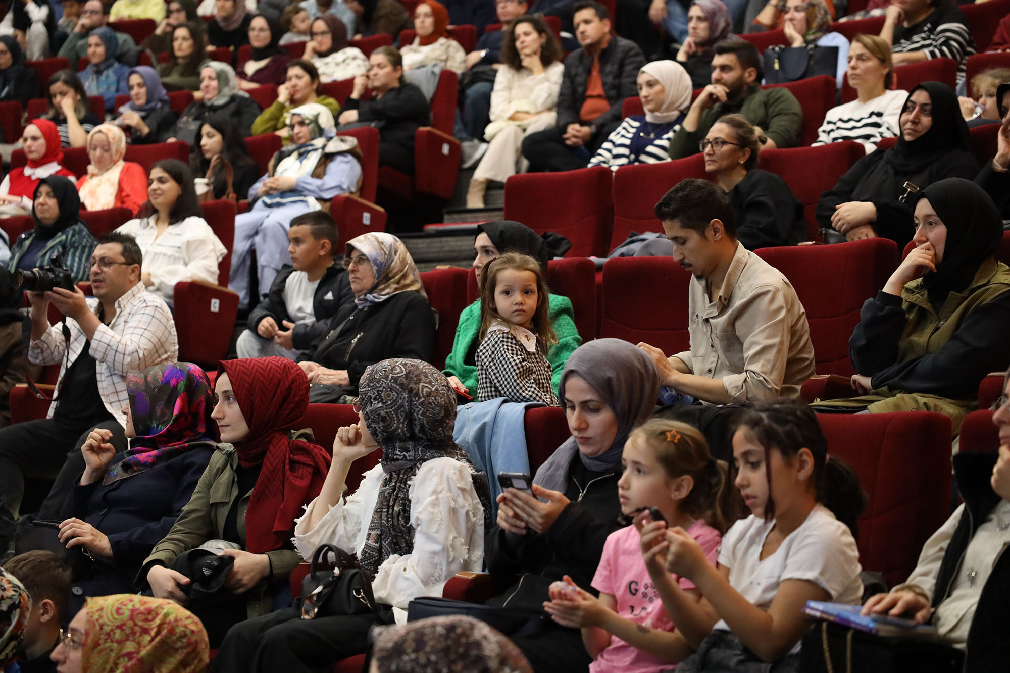 “Çocuklarınıza pahalı hediyeler değil, sevgi dolu anlar verin”