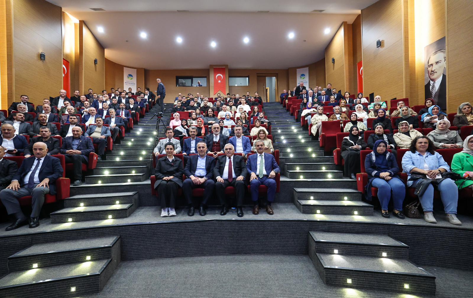 “Her anımızı şehrimizin geleceği ve insanımıza hizmet gündemiyle yaşıyoruz”