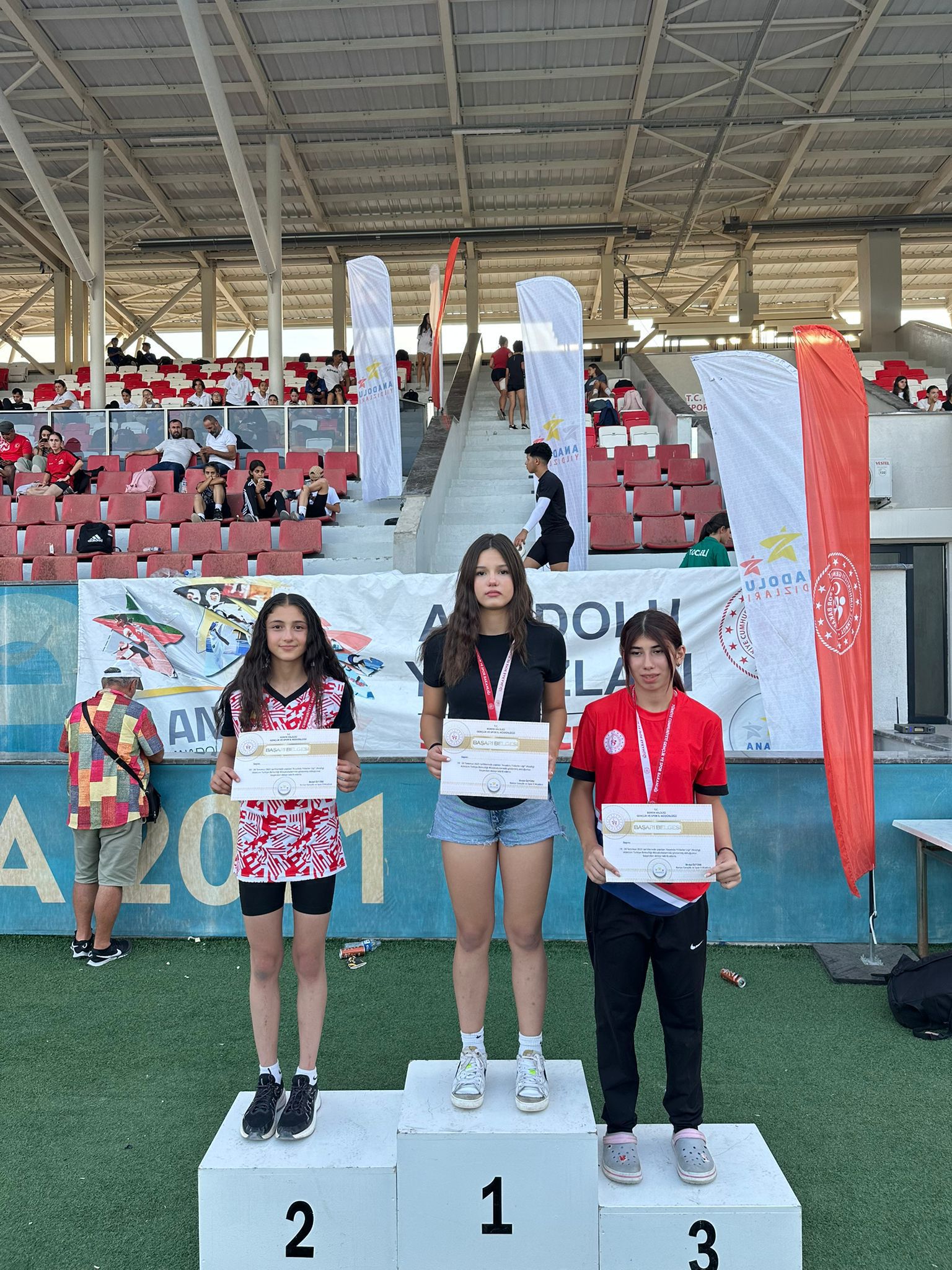 Büyükşehir sporcuları başarılarına yenilerini ekledi