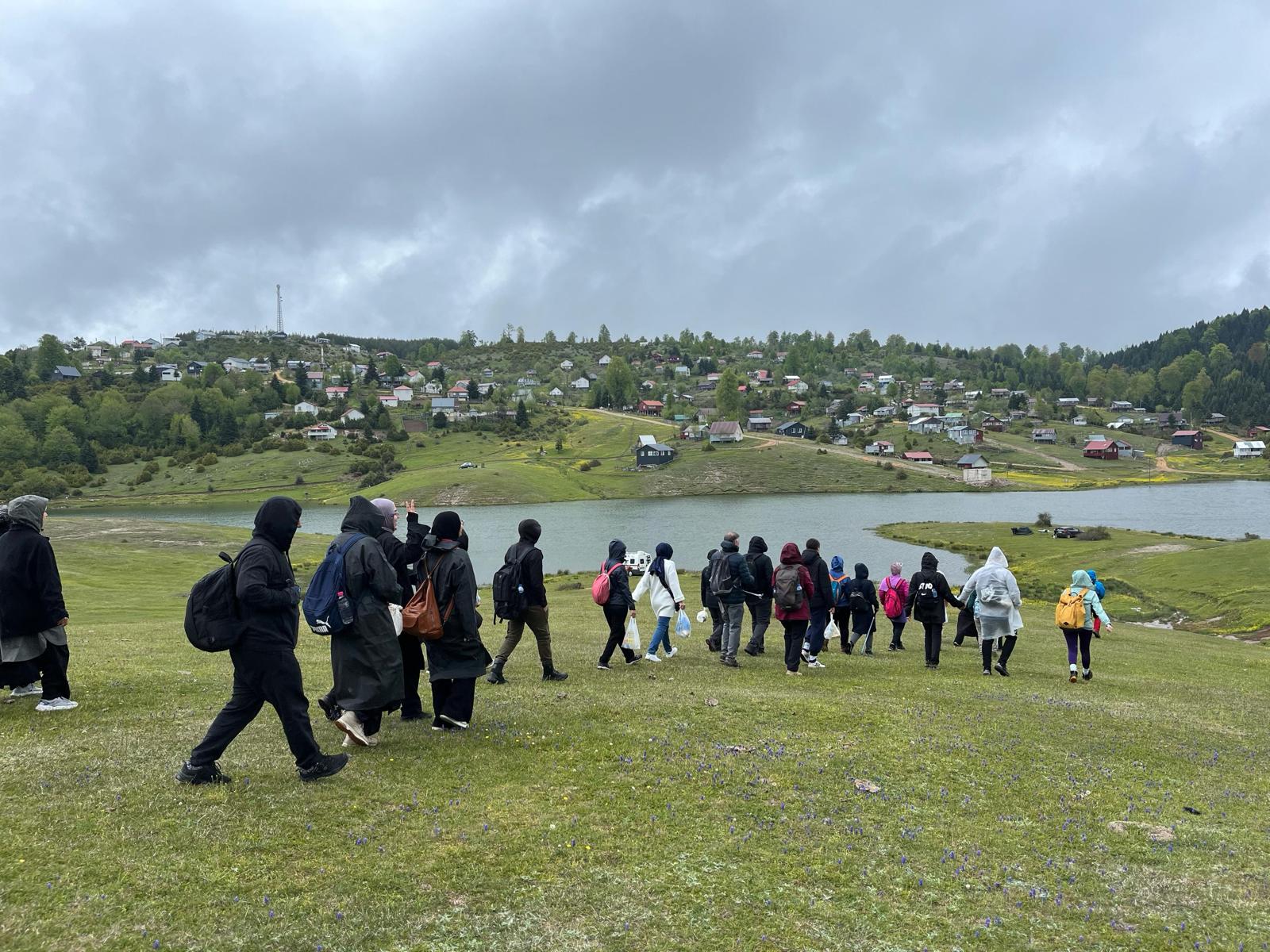 Doğa tutkunları Karagöl’ün cennet doğasını adım adım keşfetti 