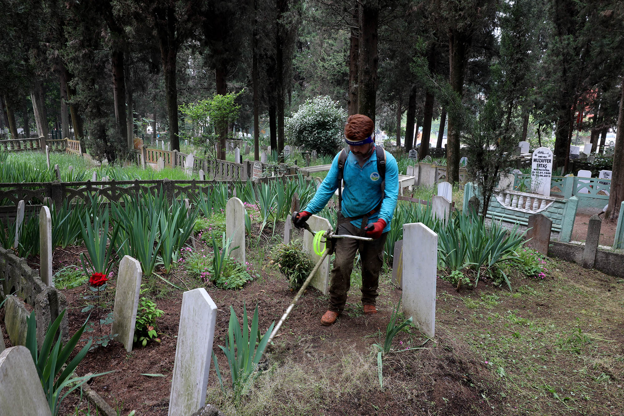 Büyükşehir’den mezarlıklarda bayram hazırlığı: 1500 mezarlıkta kapsamlı bakım yapıldı