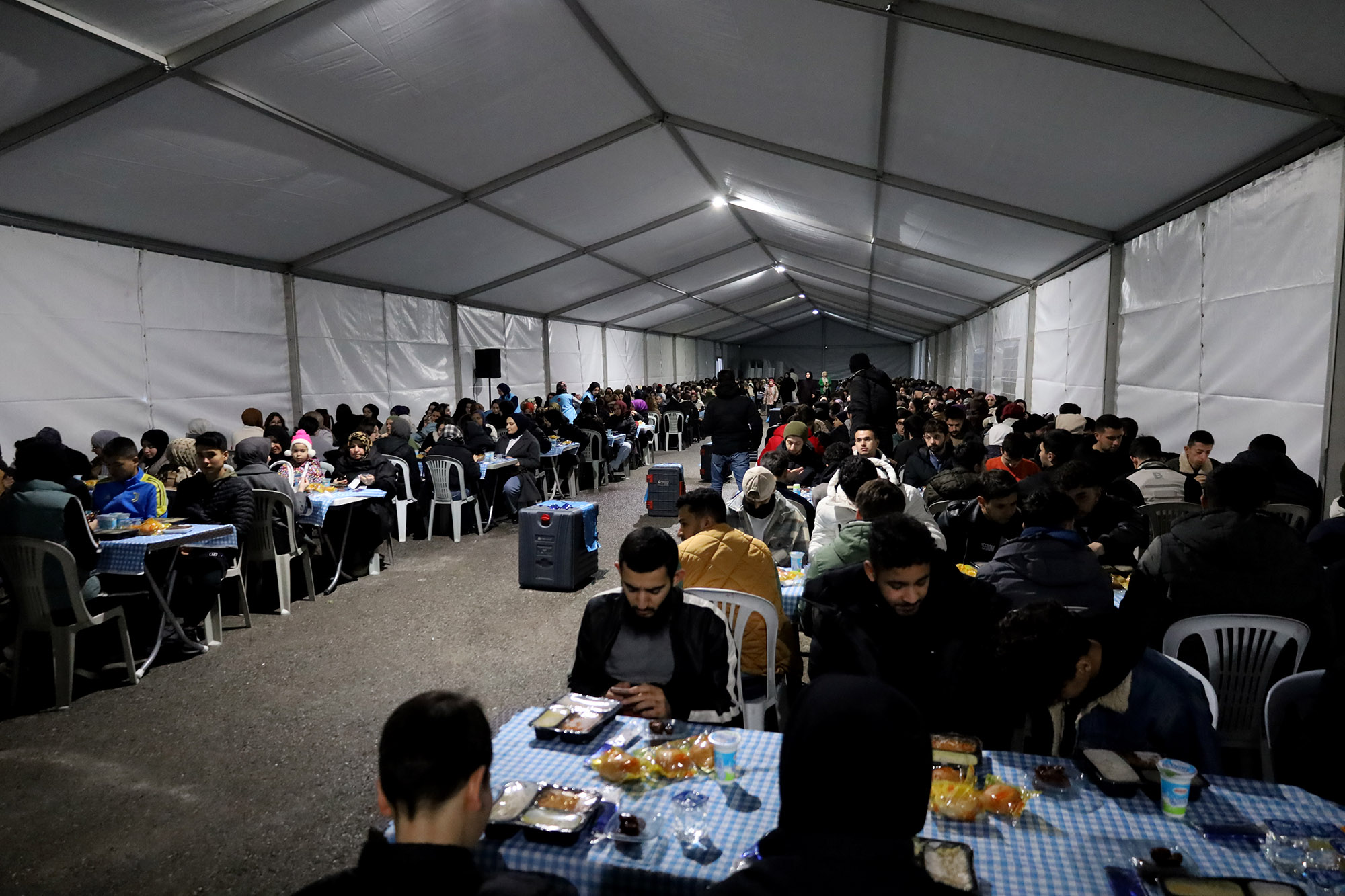 Büyükşehir’den bir Ramazan geleneği: Farklı renklerden binler yine aynı sofrada