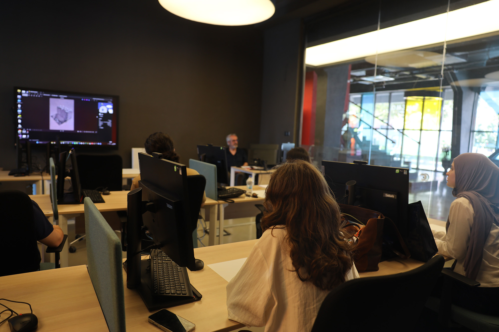 Genç Atölye’de ilk karikatür dersi çizgilerle başladı