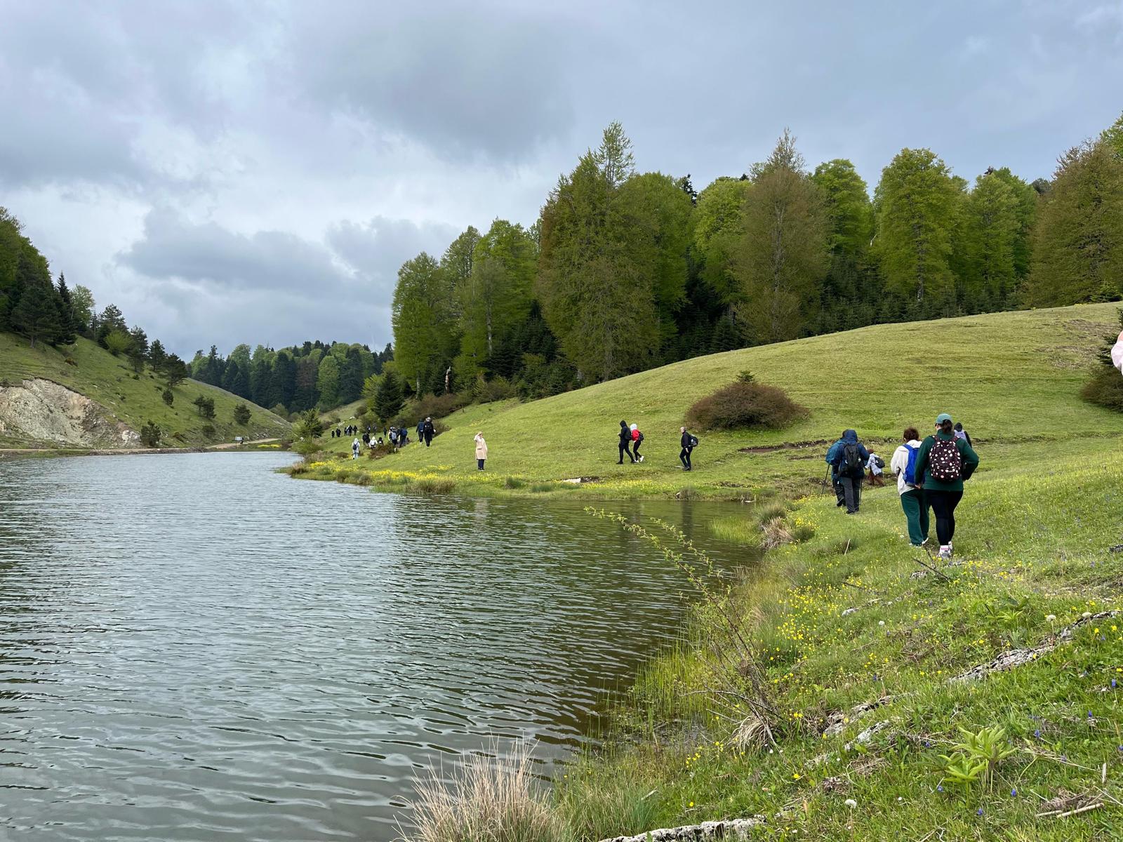 Doğa tutkunları Karagöl’ün cennet doğasını adım adım keşfetti 
