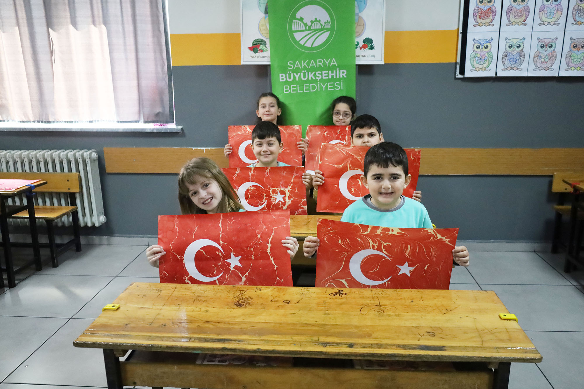 Büyükşehir, öğrencilerle milli marşı andı