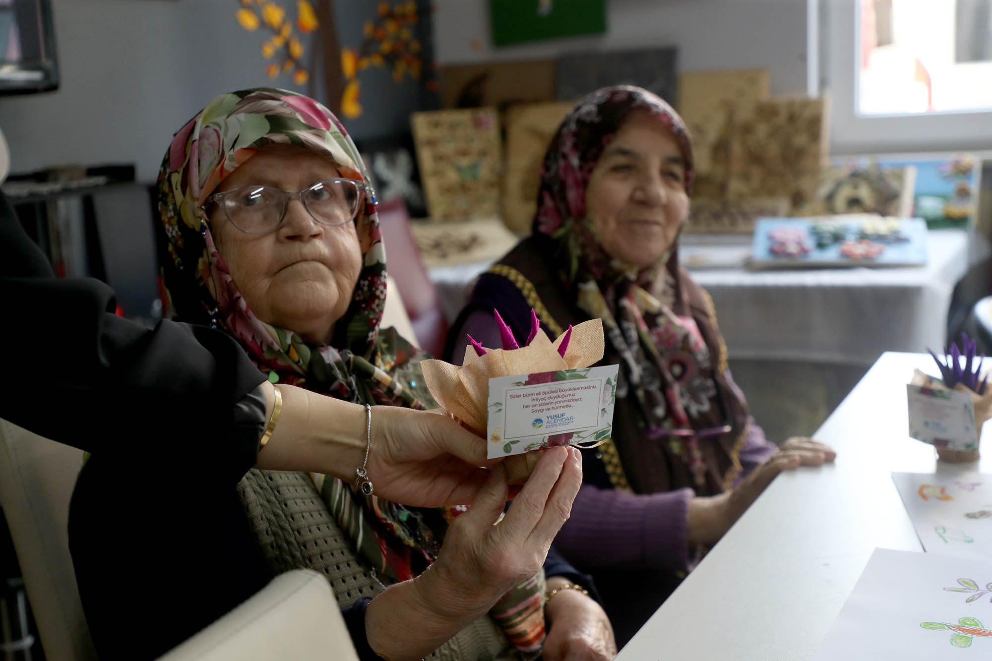 Büyükşehir eli öpülesi yaşlıları hiç unutmuyor: Çocuklar gibi şen geçen bir gün