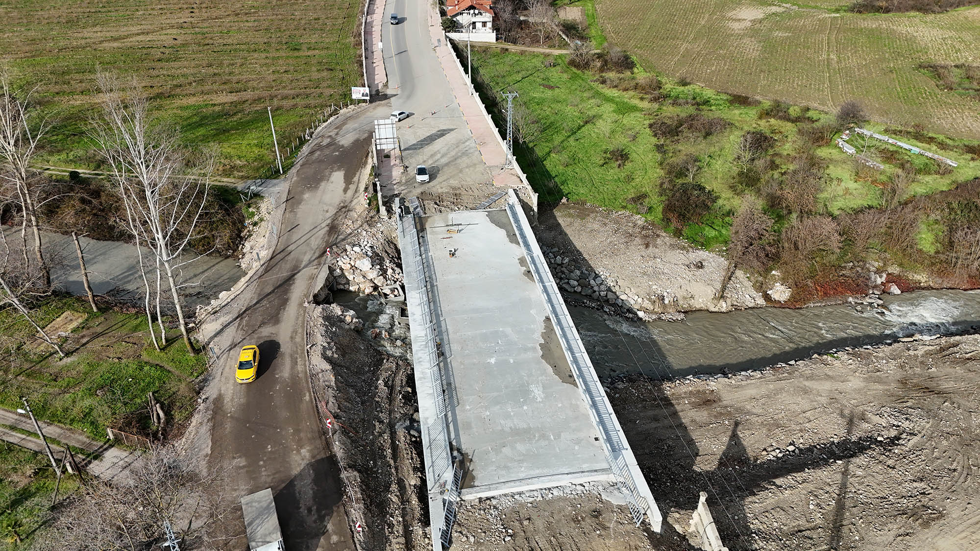 Karapürçek’i şehre bağlayan köprüde sona doğru