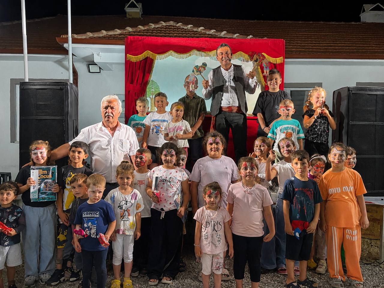 Mahallemde Neşe Var, Akyazı ve Karapürçek'te çocukları sevindirdi