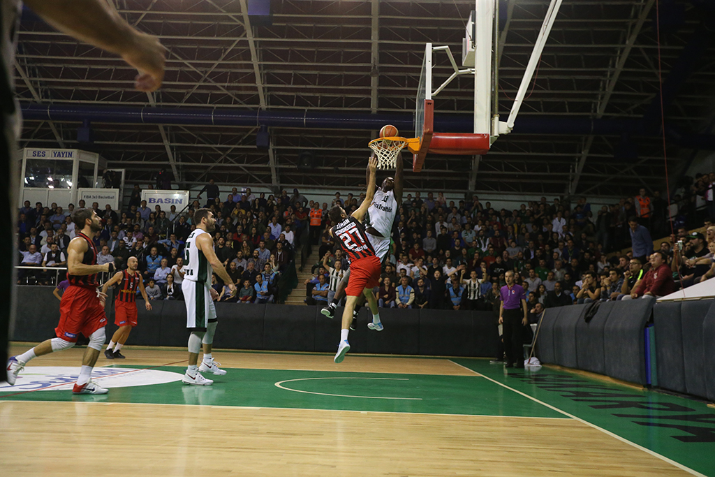 Büyükşehir Evinde Galip