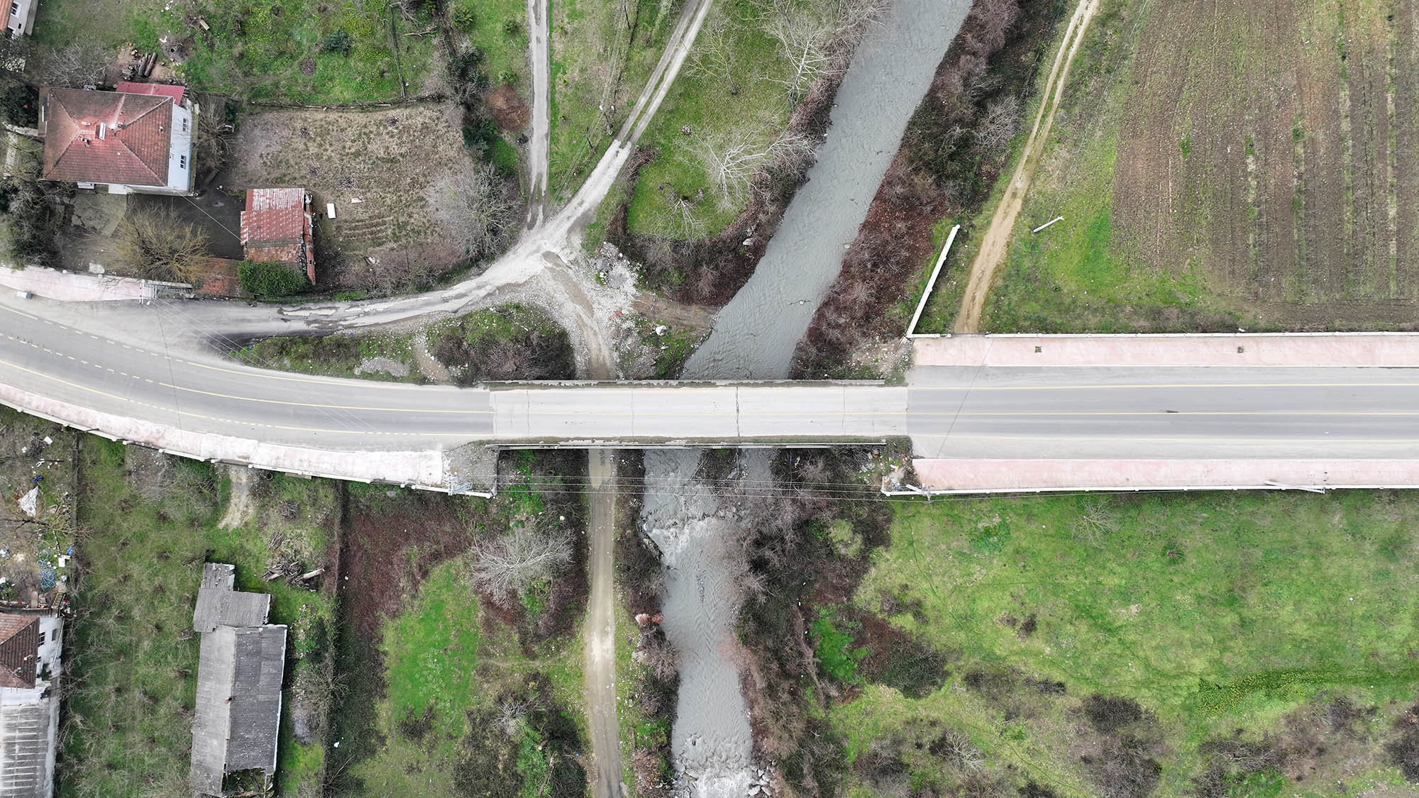 Karapürçek’i şehre bağlayan köprüde sona doğru