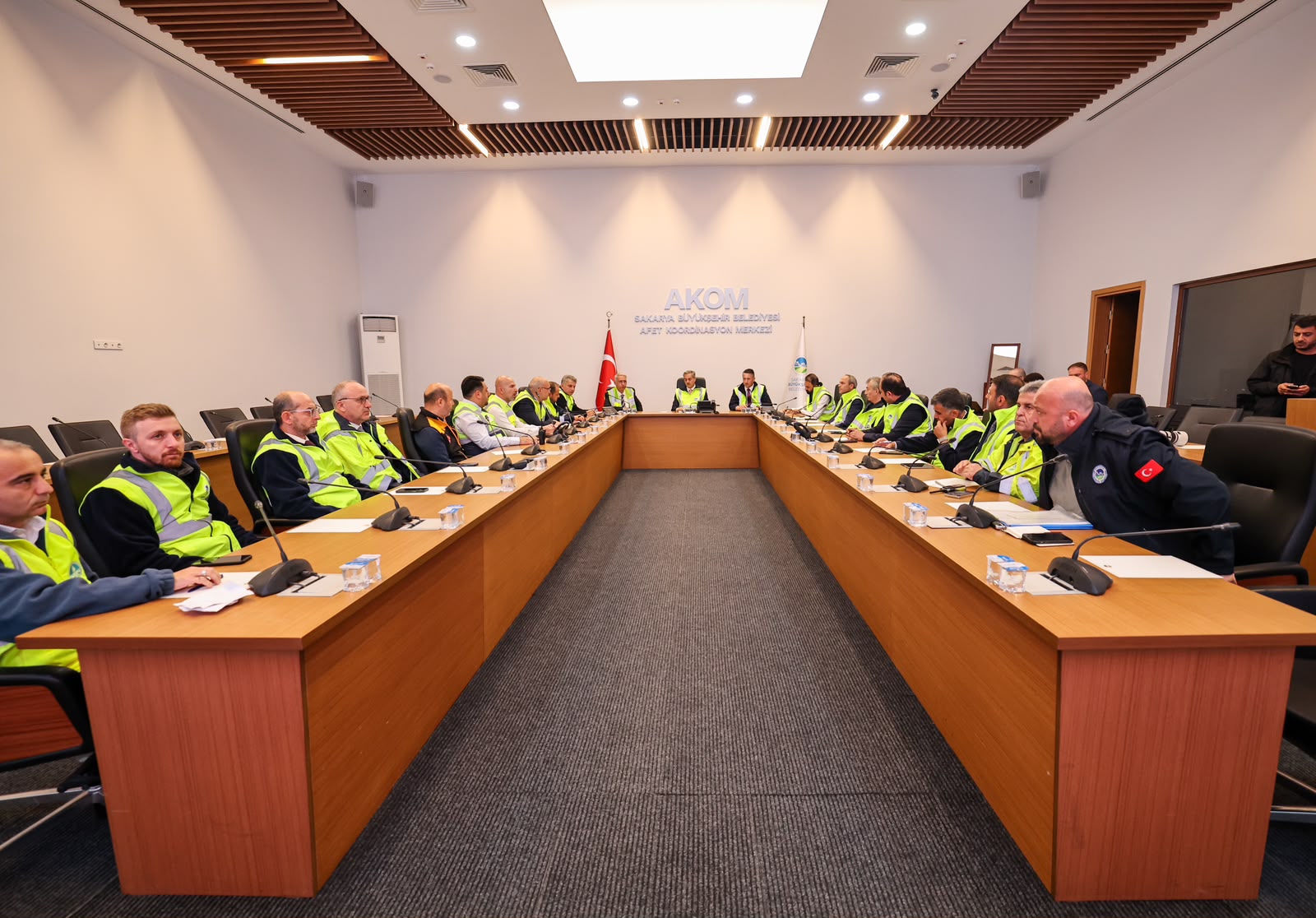 Yusuf Alemdar son durumu AKOM’da paylaştı: “30 saattir sahada kararlılıkla ve aralıksız çalışıyoruz” 