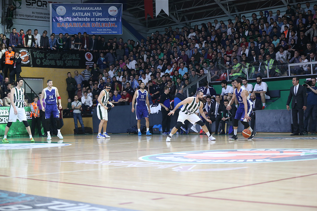 Dev Adamlar seriye galibiyetle başladı