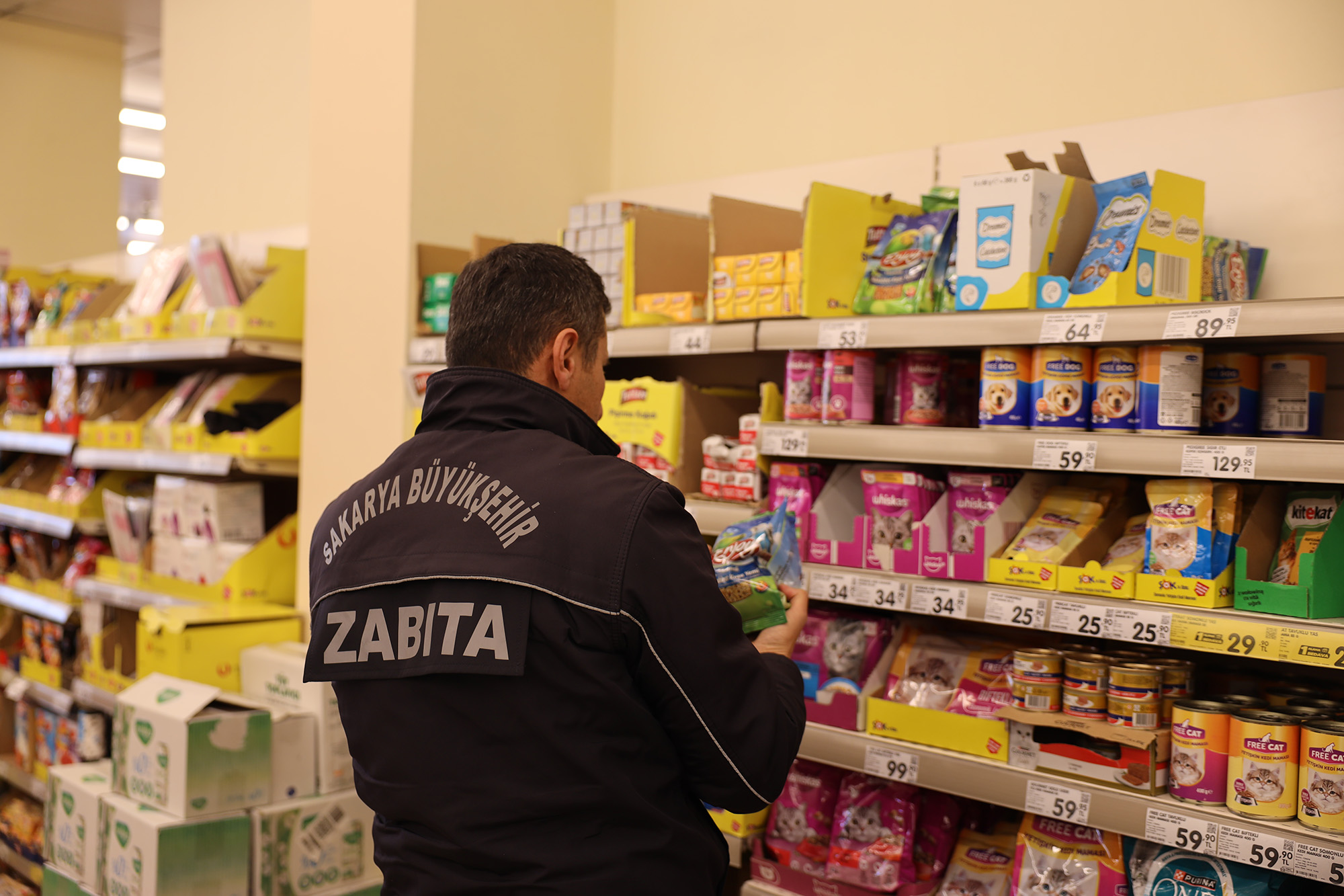 Büyükşehir’den 2026 öncesi fahiş fiyat artışına geçit yok: Sahaya inip marketleri tek tek incelediler