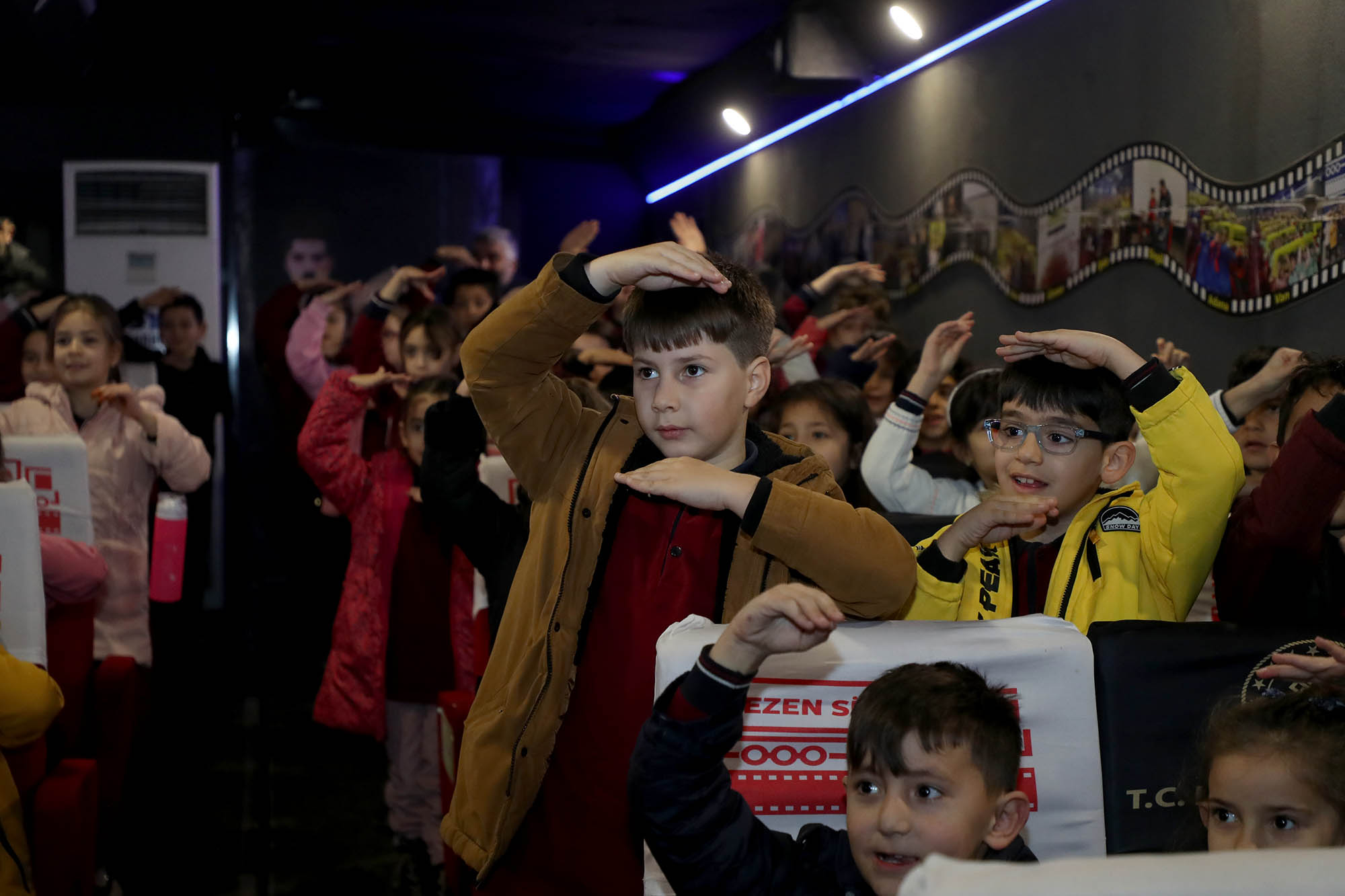 Gezen Sinema Tırı çocukları beyaz perdeyle buluşturuyor