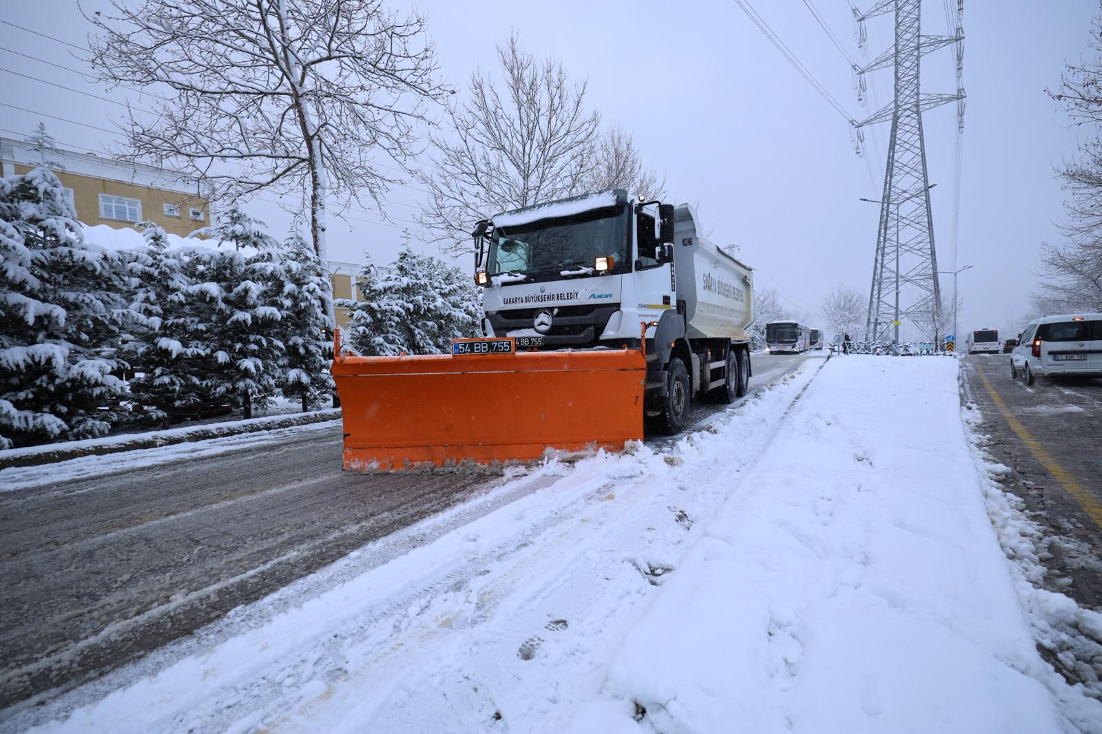 Büyükşehir 48 araç ve 100 kişilik timle karla mücadele mesaisinde: İşte son durum