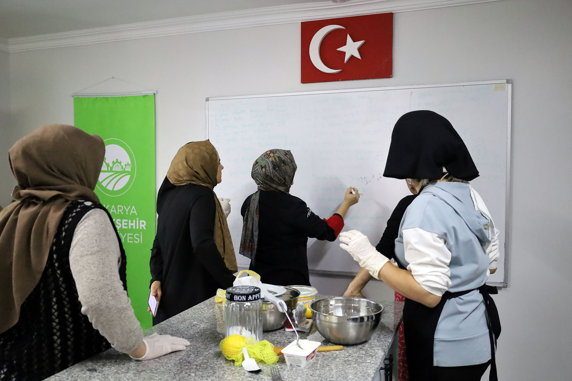 Büyükşehir’den Arifiye’ye profesyonel mutfak atölyesi