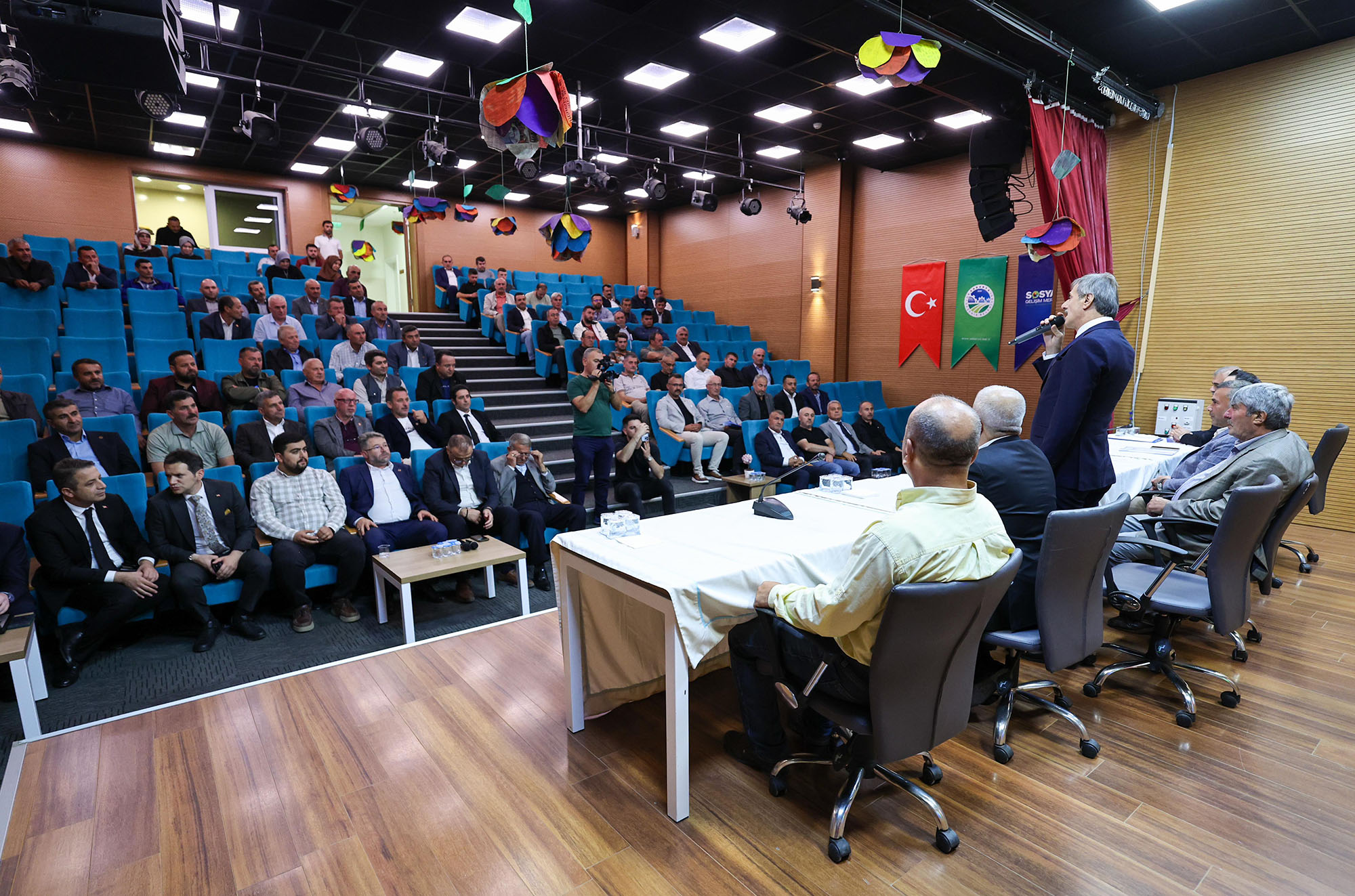“İlçelerimizin beklentilerini karşılayacak adımları atmaya devam edeceğiz”