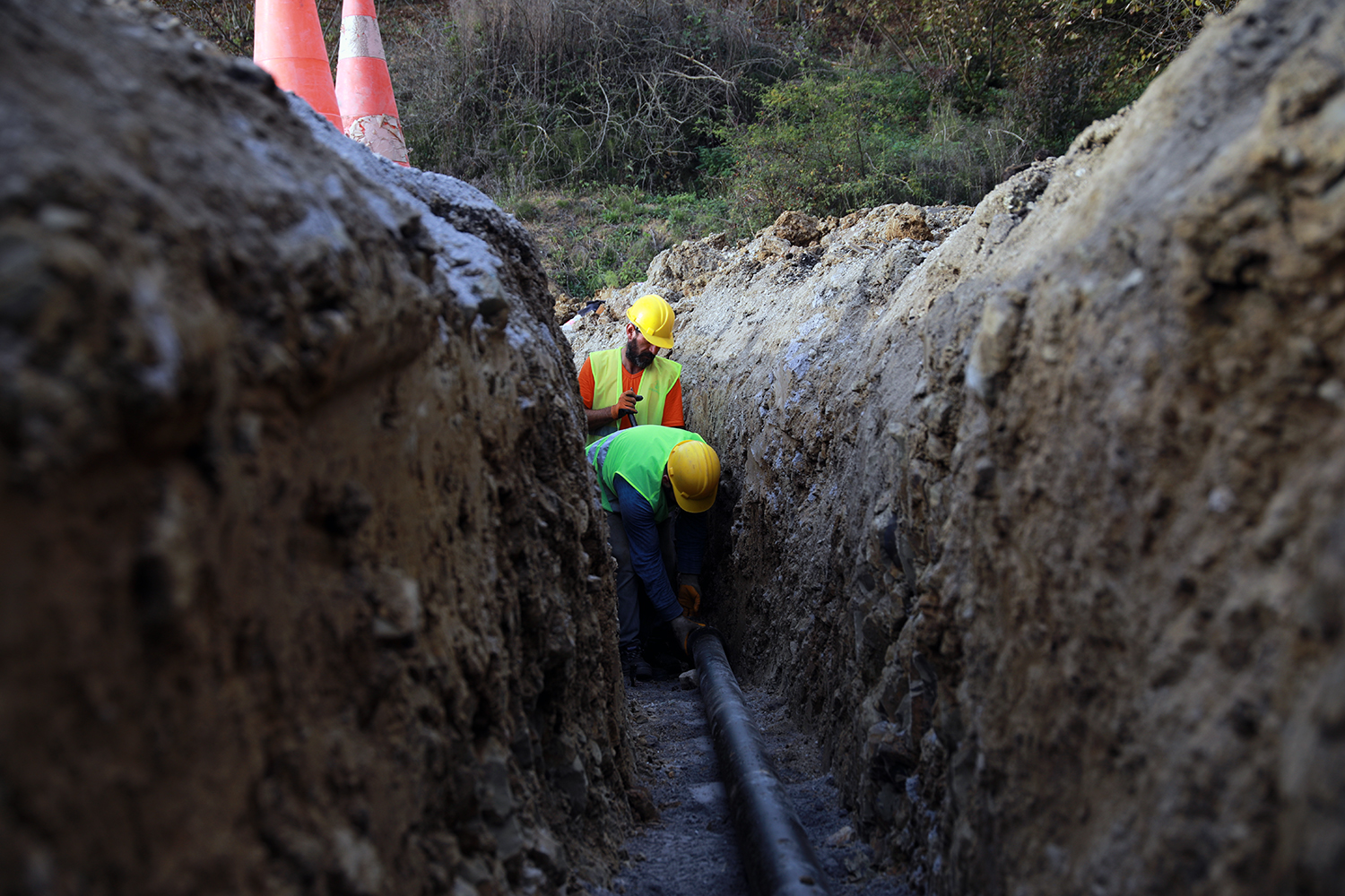Hendek’in iki mahallesi kaynak suyu içecek