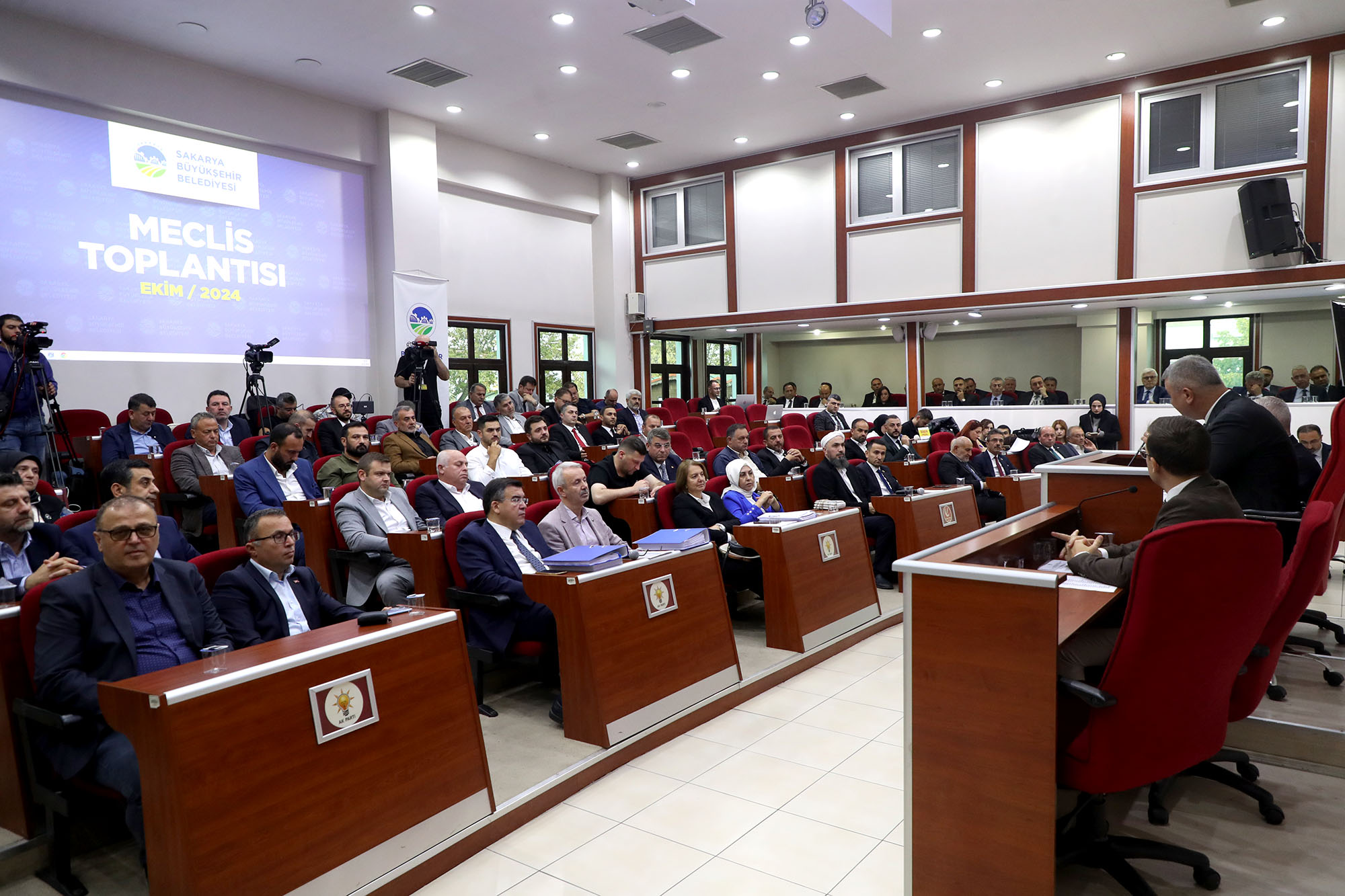 Sakarya’nın yeni yatırımlarına meclis onayı: Ulaşıma 5 yeni metrobüs geliyor