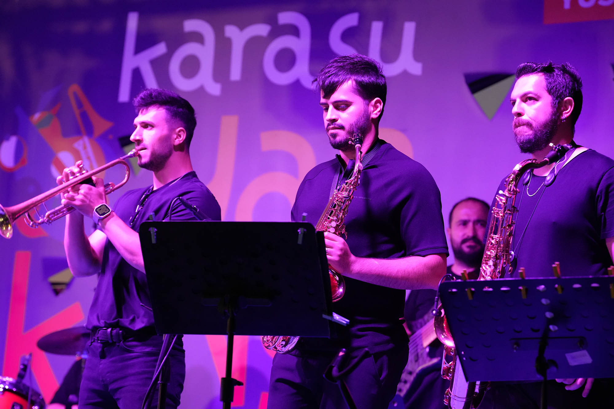 Büyükşehir’den Karasu’da yaz akşamına neşe katan nostalji konseri