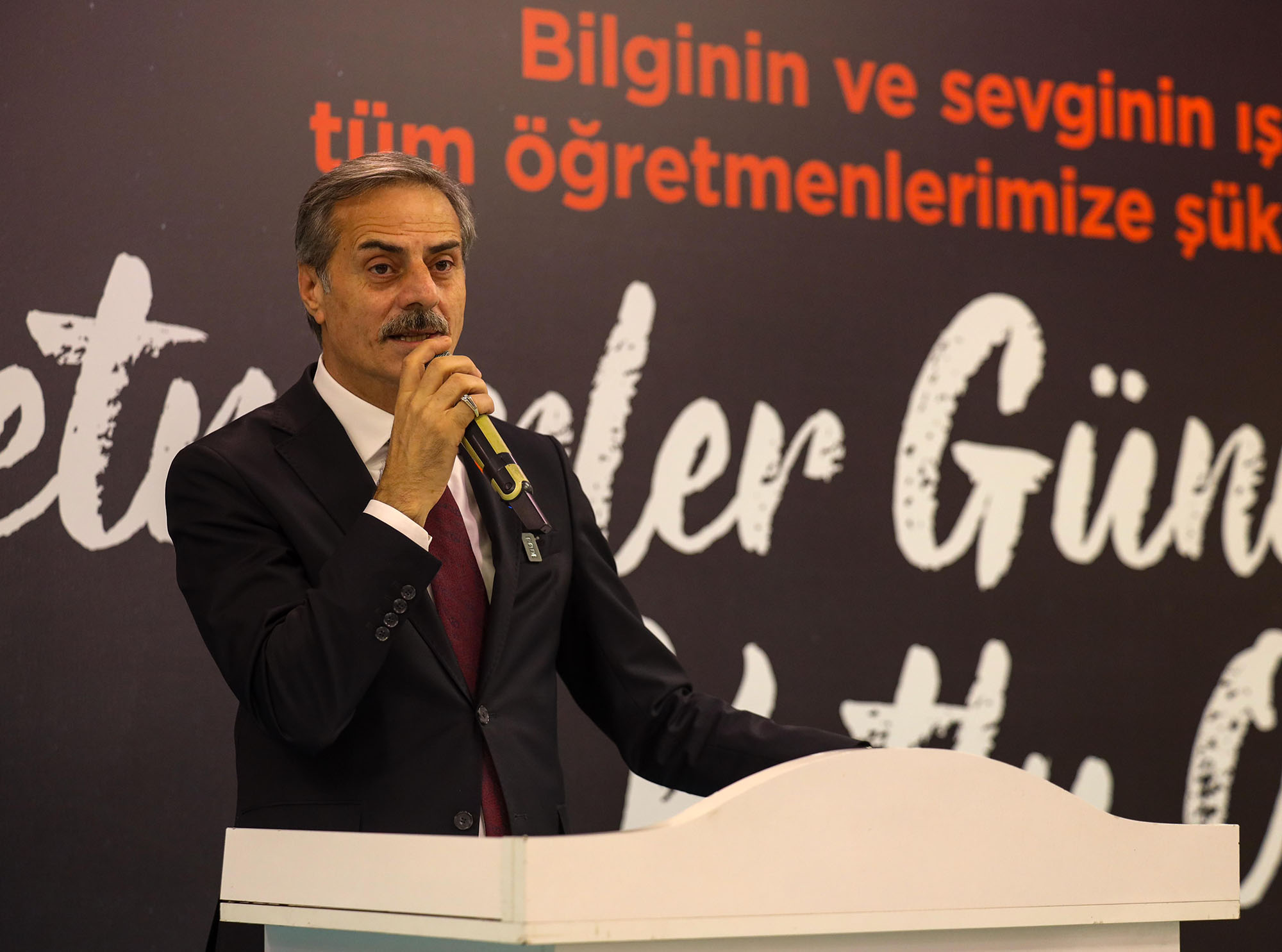 Yusuf Alemdar yarınların mimarı öğretmenlerle buluştu: “Siz medeniyetimizi geleceğe taşıyan yol göstericilersiniz”
