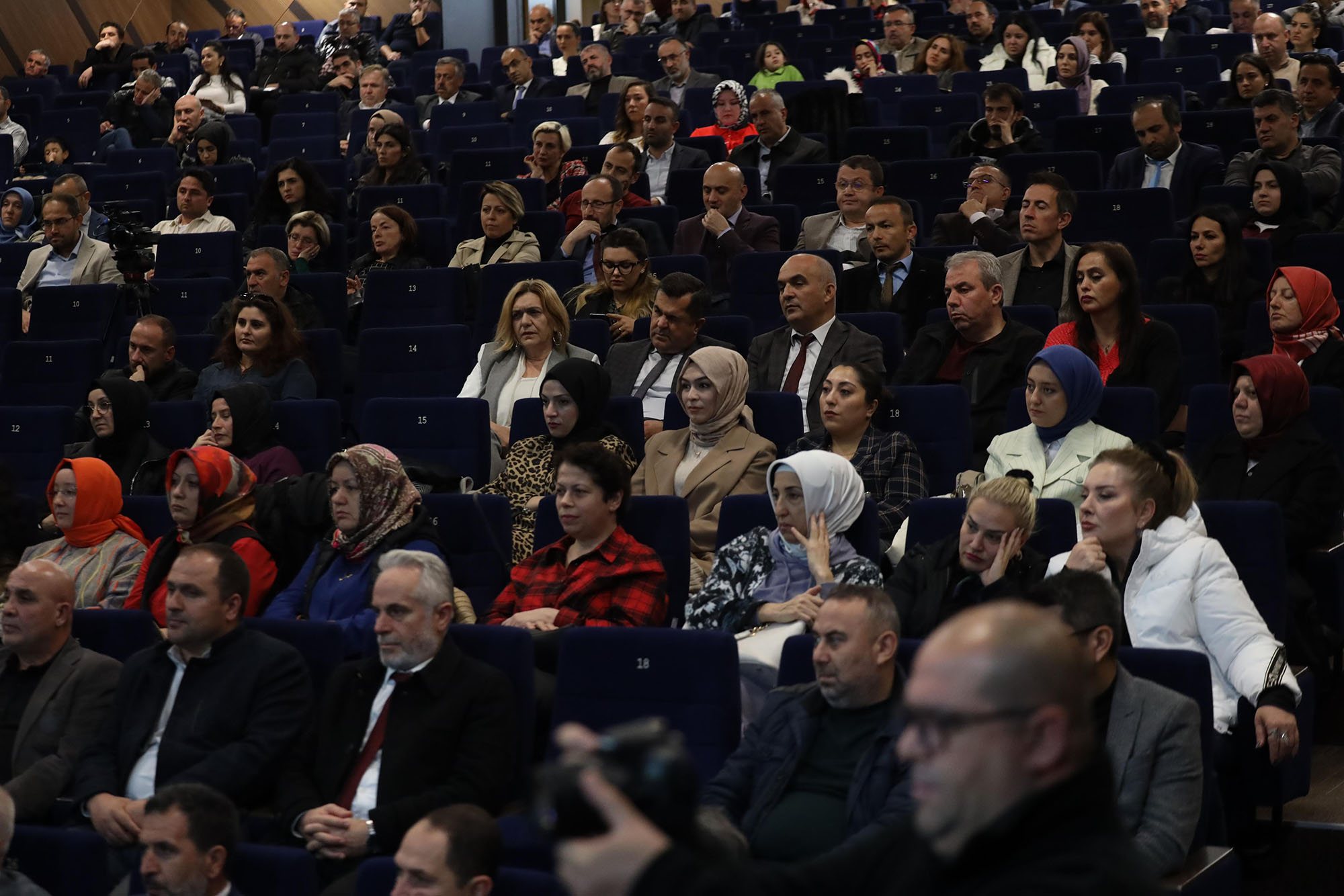 “İnşa edilecek yeni ve güçlü Sakarya’da gençlerimiz kendi hikâyesini yazacak”