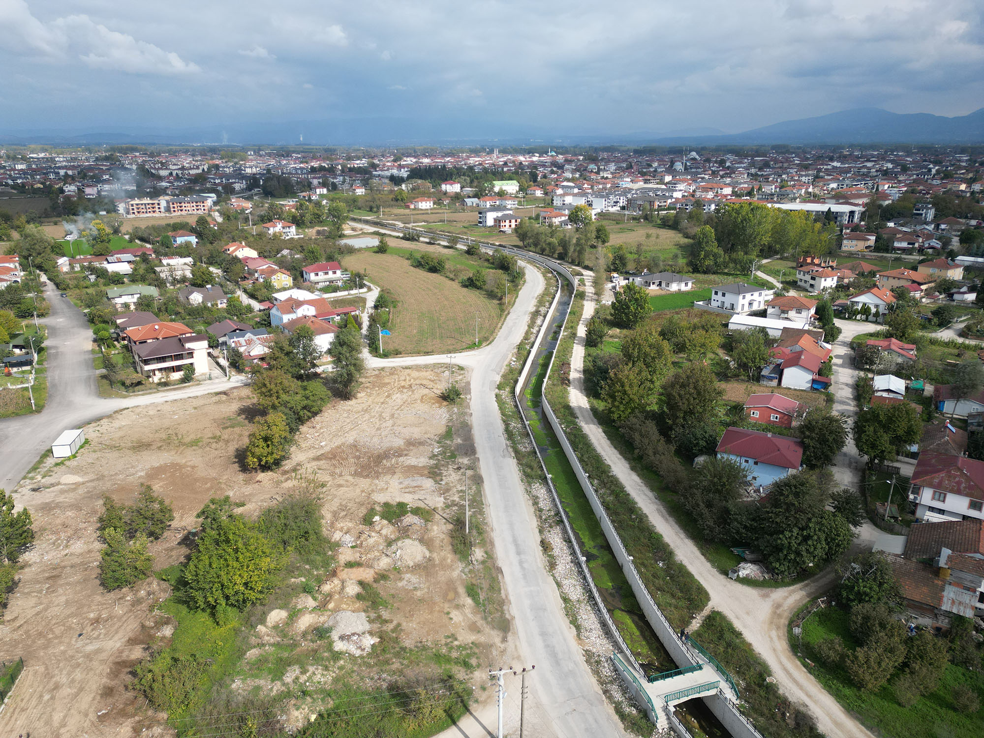 Büyükşehir Karacasu’nun çevresini yeşil güzelliğiyle yaşam alanına dönüştürecek