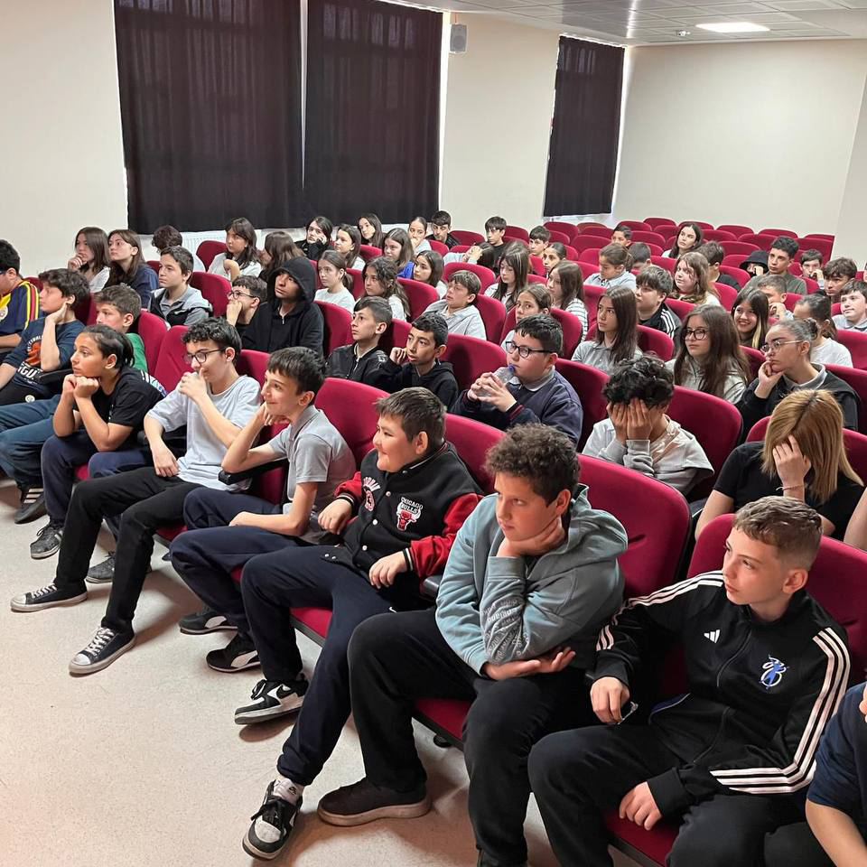 Büyükşehir’den öğrencilere “Dijital Denge” semineri