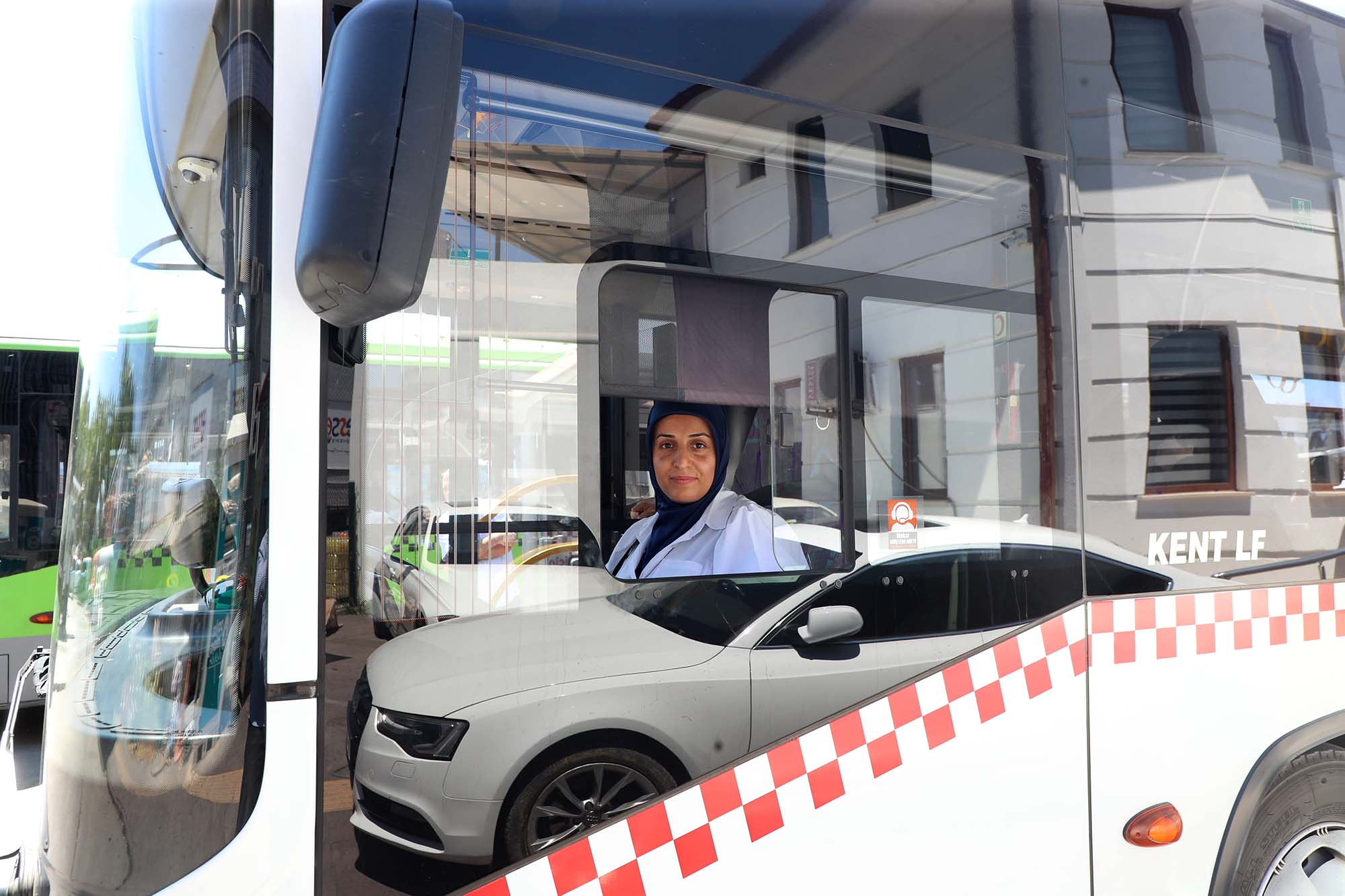 Toplu taşımaya kadın eli: Zorlu eğitimden sonra kontağı çevirip ‘Biz de varız’ dediler…