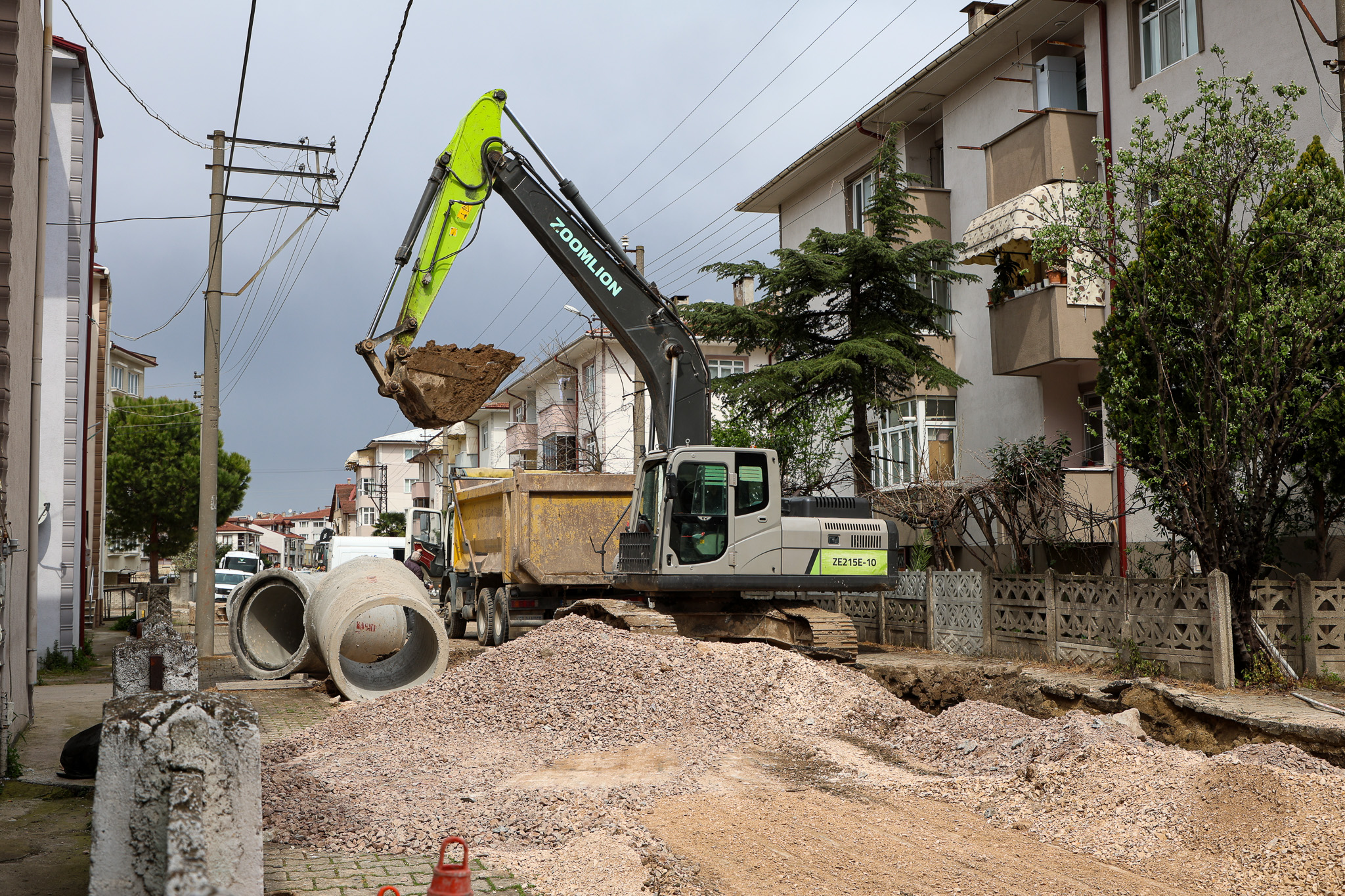 Erenler’in yeni ulaşım koridoruna SASKİ’den 5 kilometrelik yağmur suyu hattı