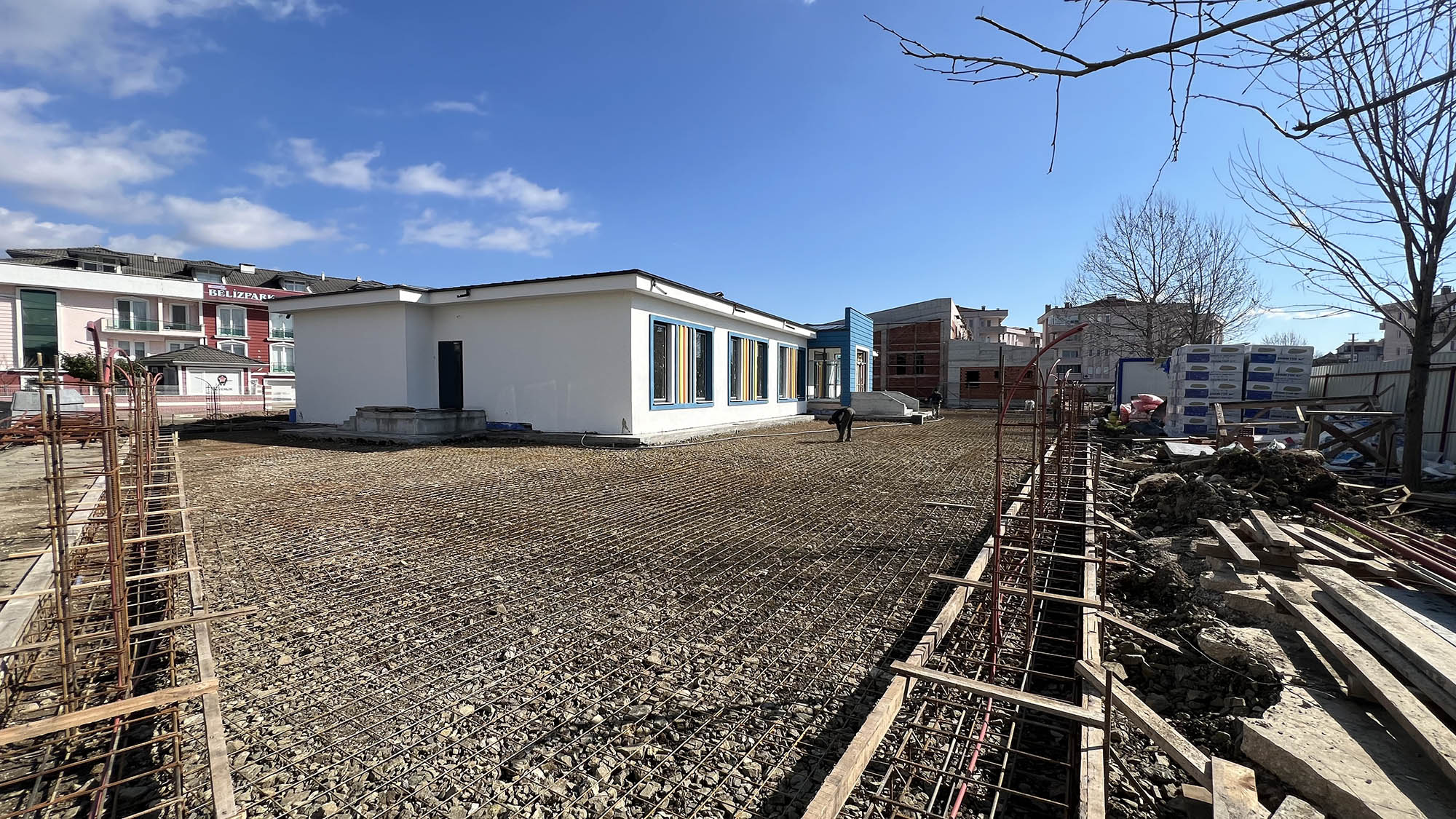 Arifiye’de binlerce genci heyecanlandıran ilerleyiş: Havuzun yaz sezonunda kapılarını açması hedefleniyor