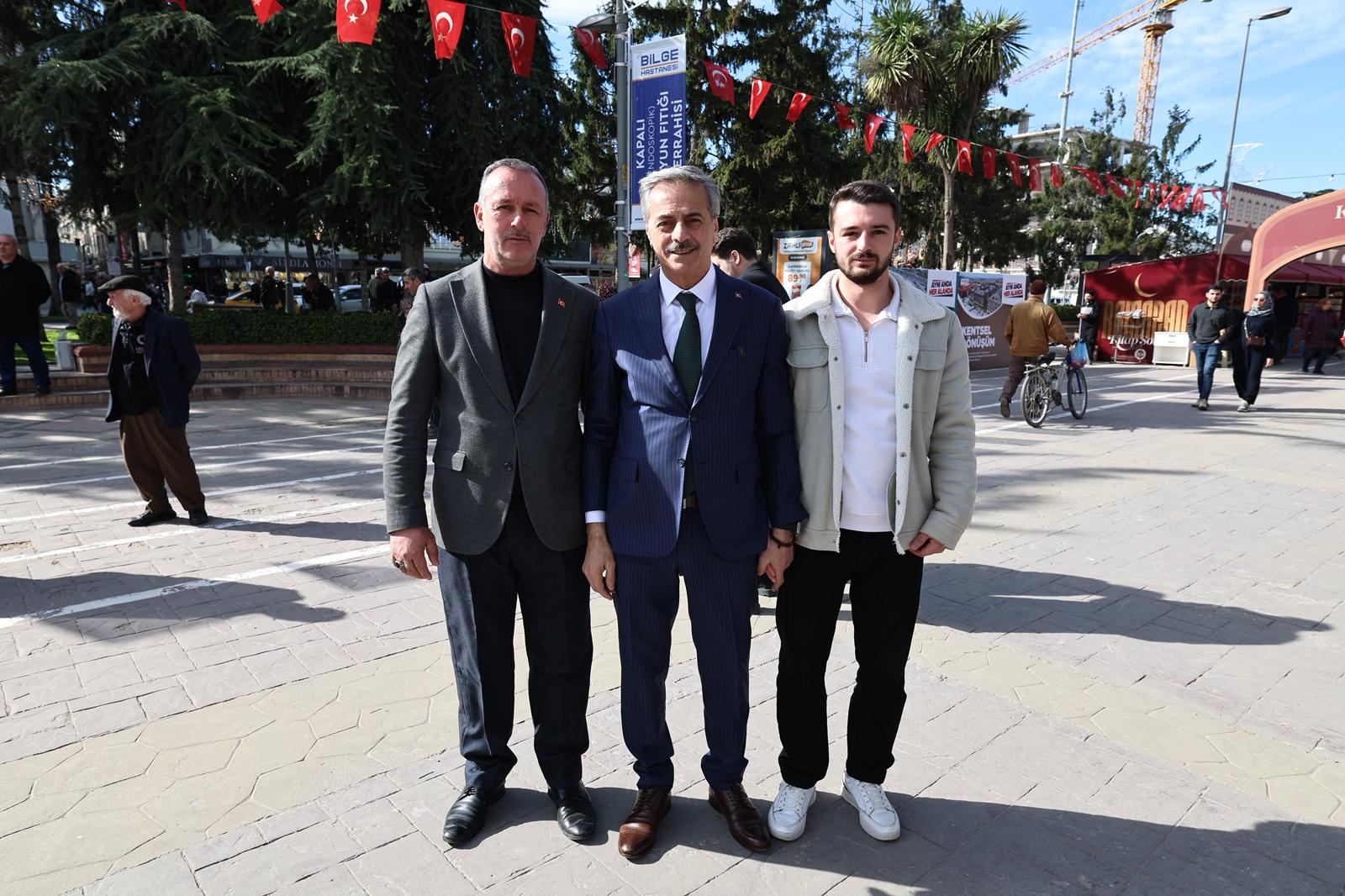 “Vatandaşlarla kucaklaştı, talepleri dinledi, Ramazan ayını tebrik etti”