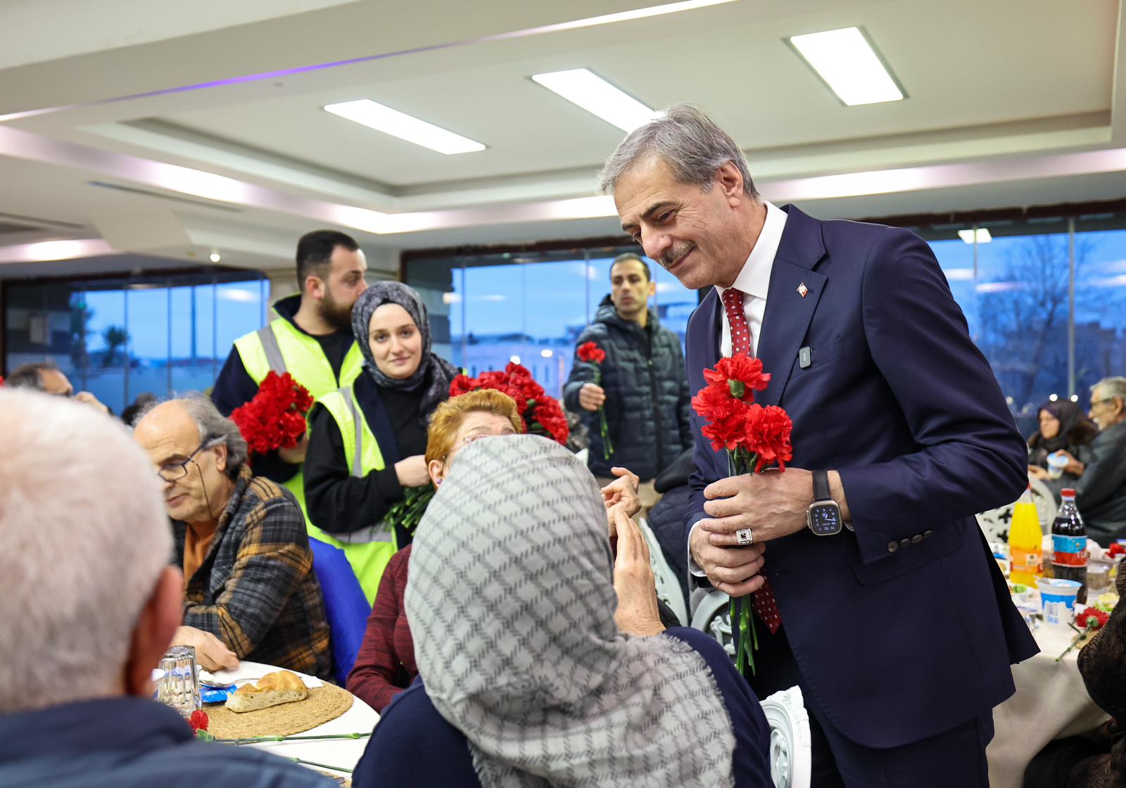 “Başımızın tacı büyüklerimizi asla yalnız bırakmayacağız”
