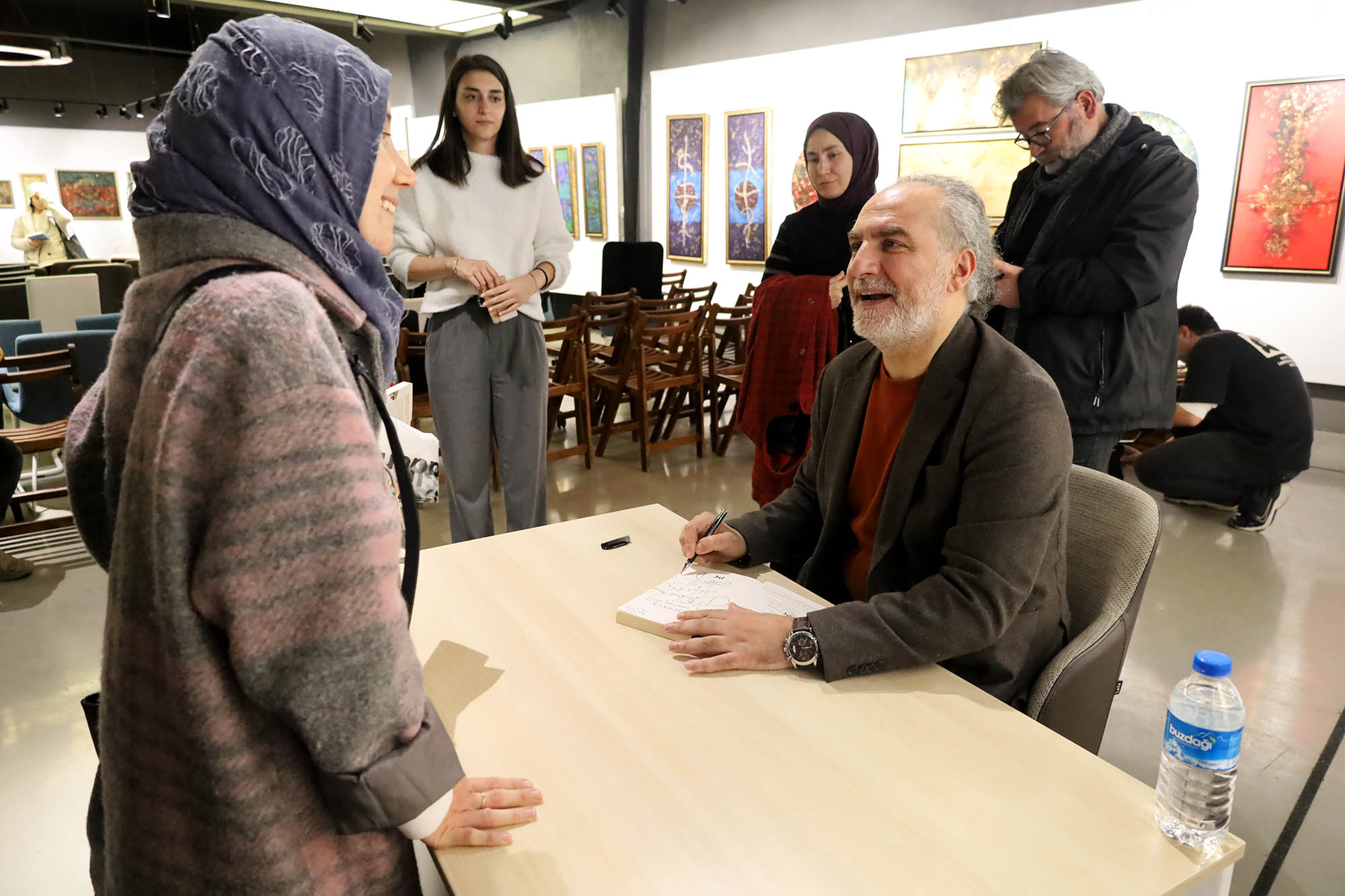 Tarık Tufan OSM’de: “Sosyal medyada neden bu kadar görünmek istiyoruz?”