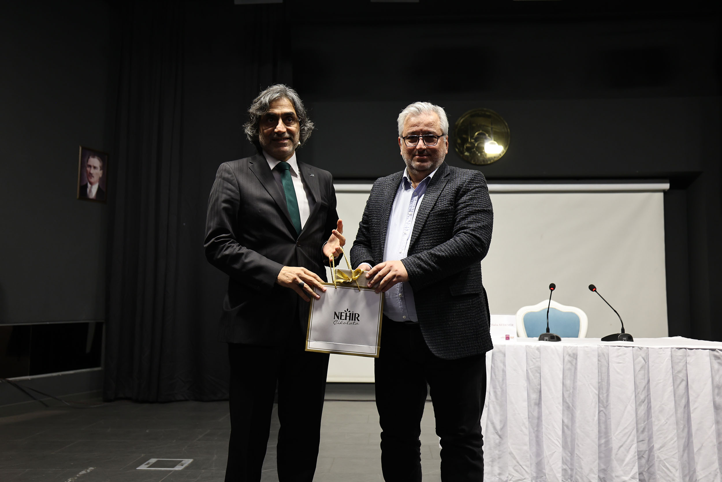 Prof. Dr. Aydemir: “Hak ile ancak kalp mutmain olur”