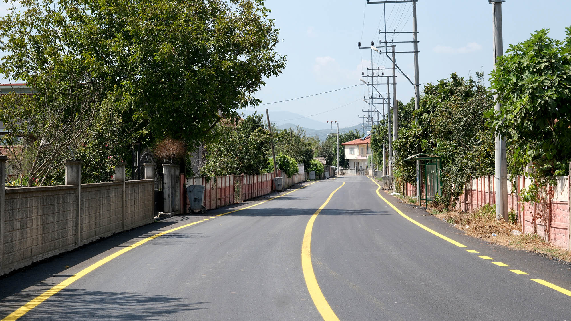 Büyükşehir Arifiye’de 7 mahallenin yolunu tablo gibi işledi: “Yollarımız artık yeni, güvenli ve rahat”