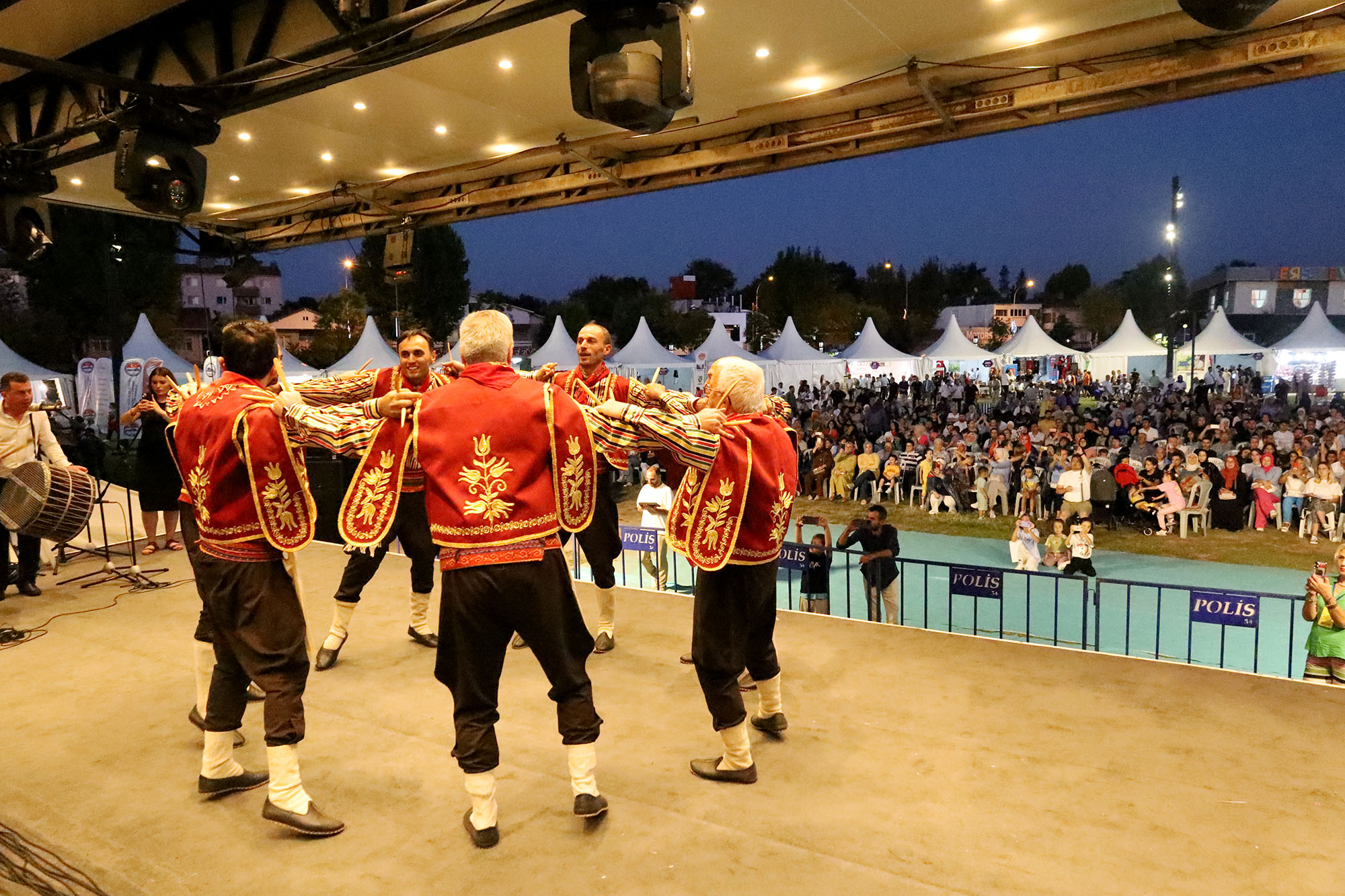 Hemşehri buluşmalarına unutulmaz son: Millet Bahçesi kültür festivalinde on binleri ağırladı