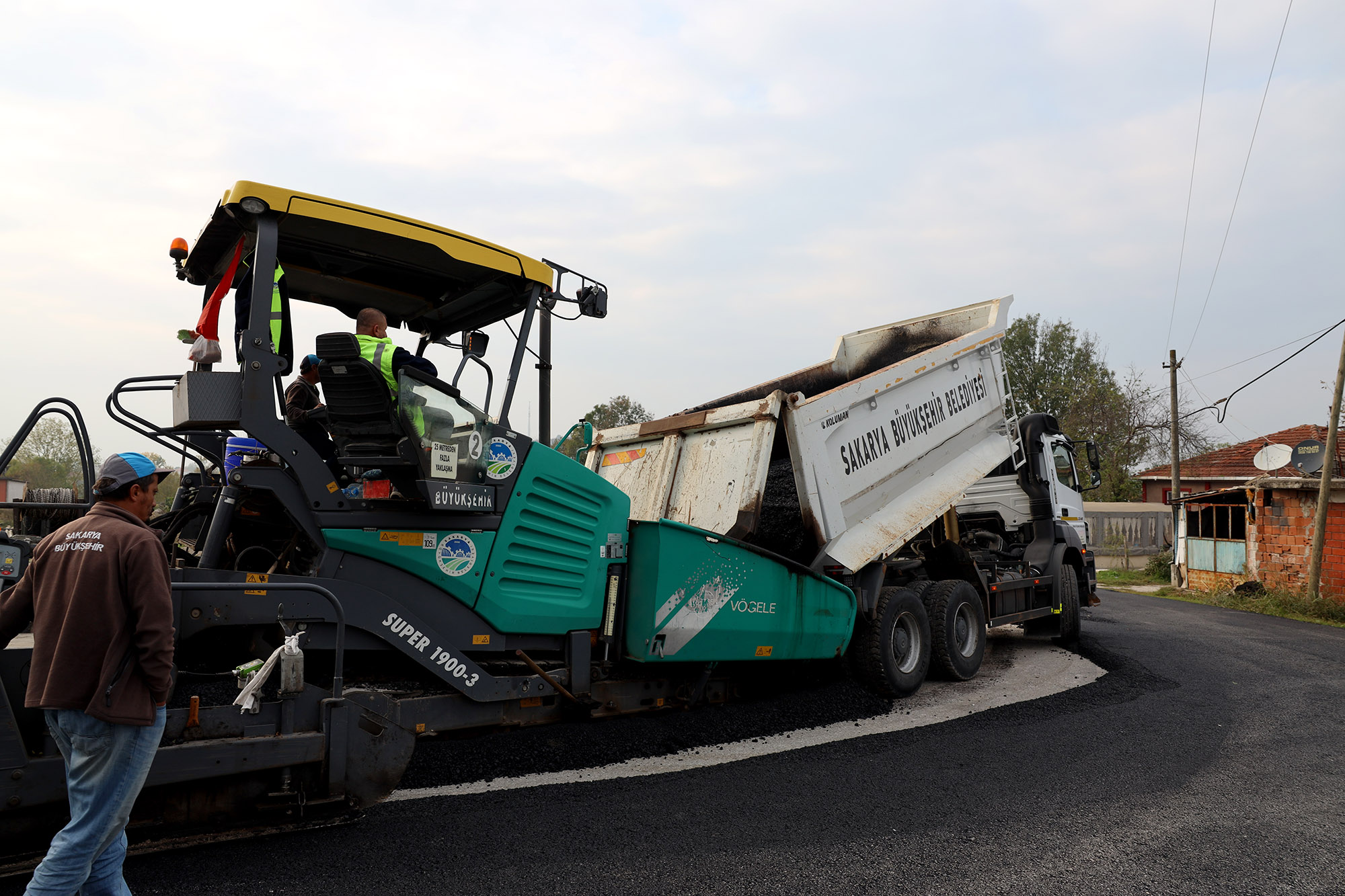 Karasu’da 2 mahalle daha Büyükşehir’le yenilendi