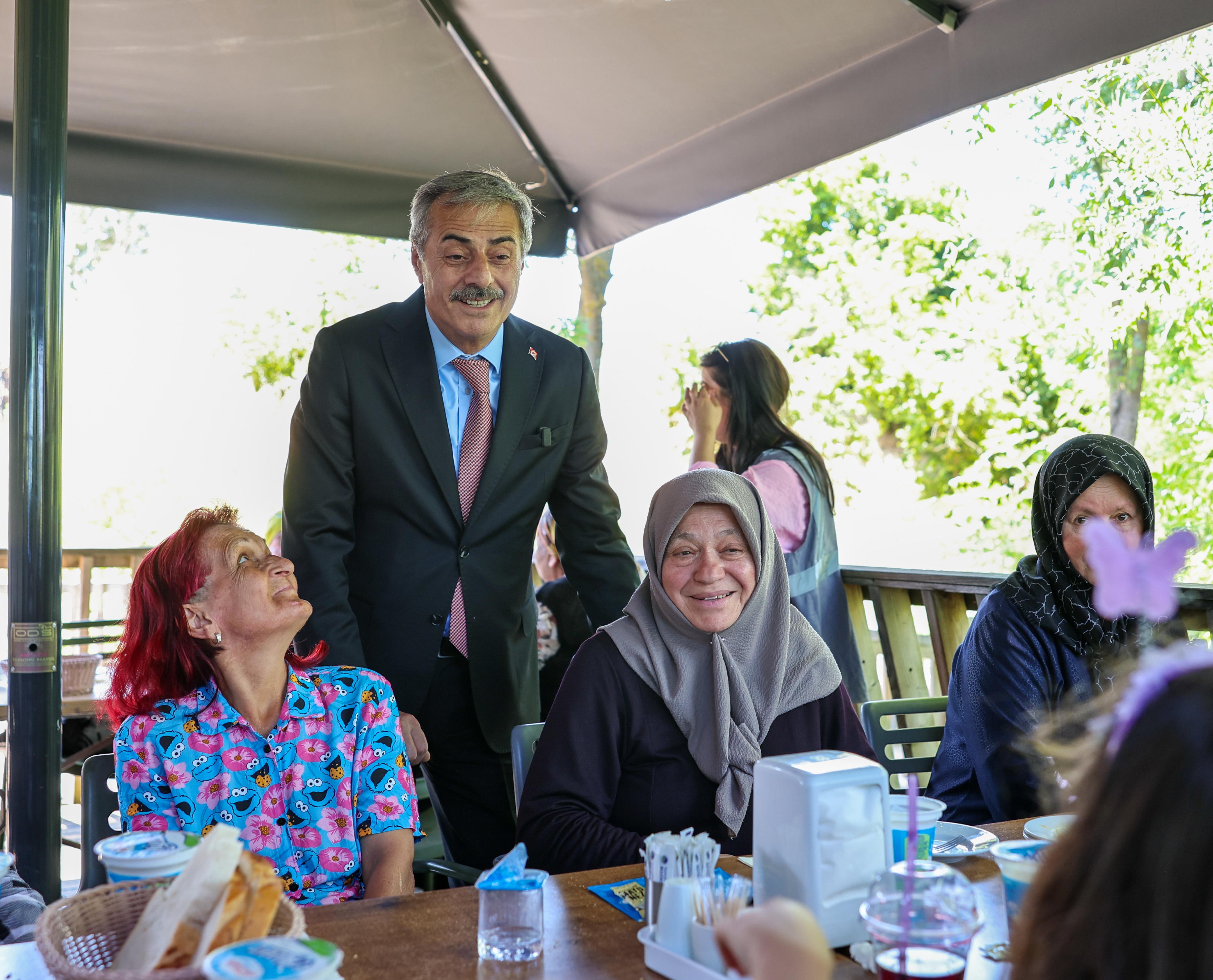 “Yaşlılarımızın yanında olmaya devam edeceğiz”