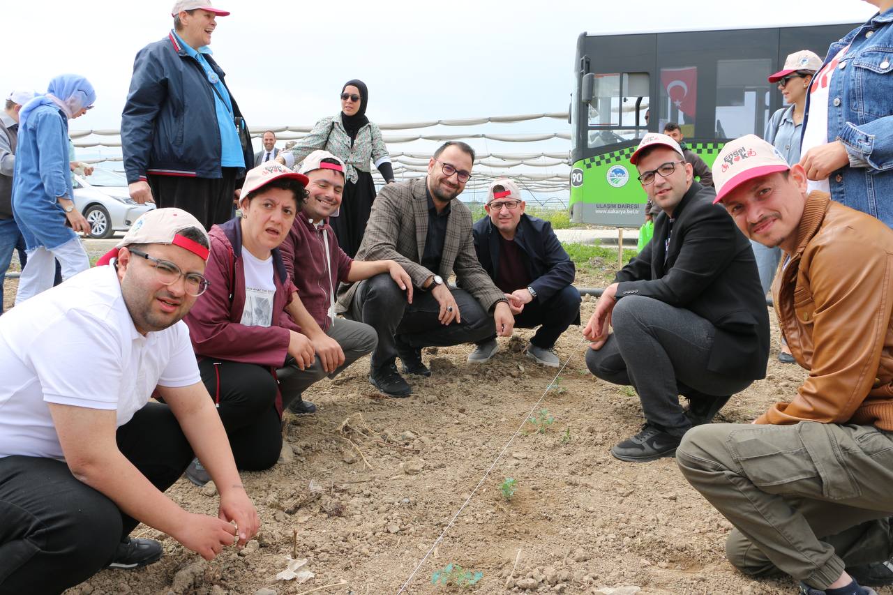 SGM’nin özel öğrencileri fideleri toprakla buluşturdu