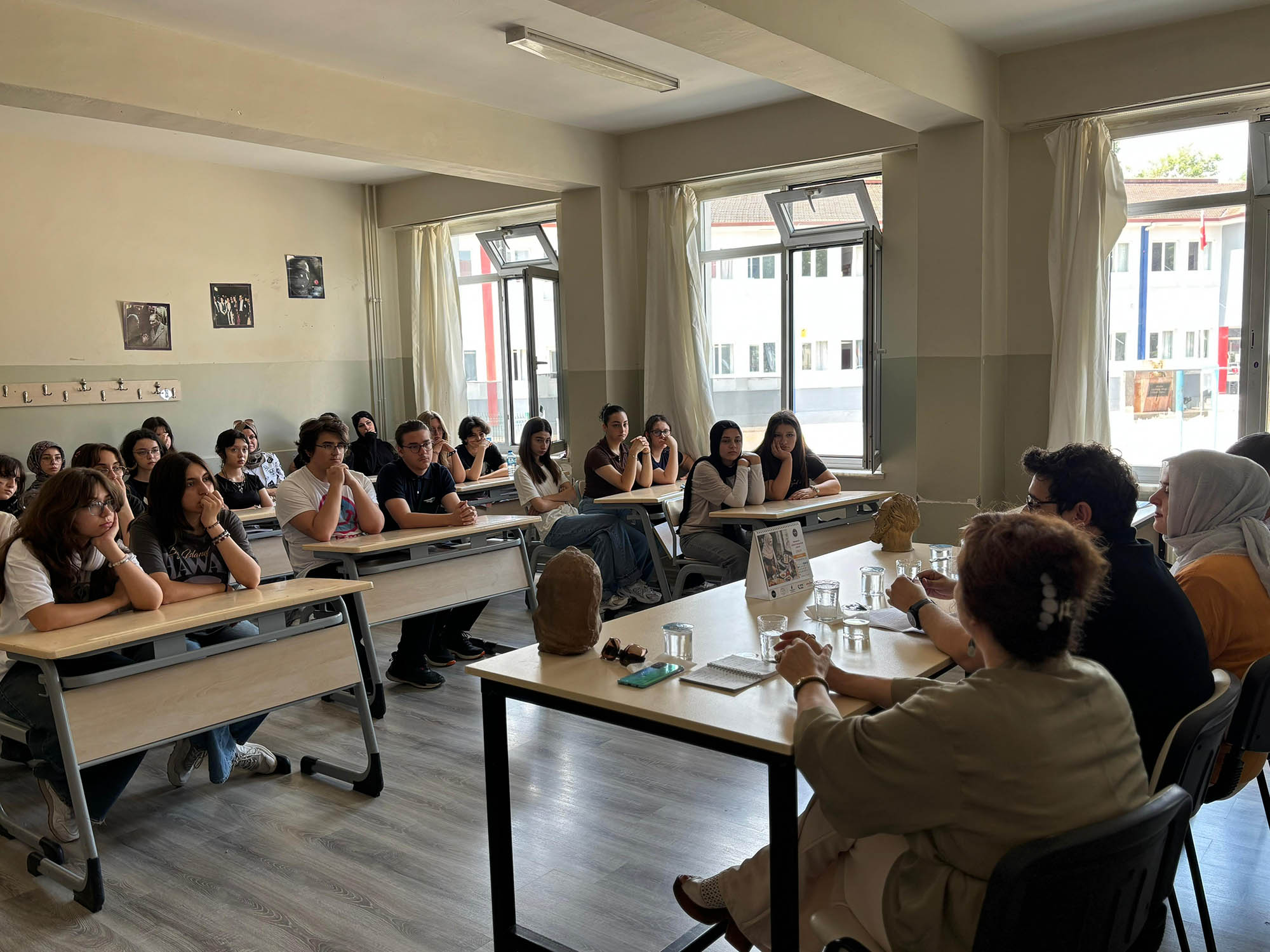 Şiirin en güzel dizeleri liselere taşındı: Şairler Sakarya’da öğrencilerle buluştu