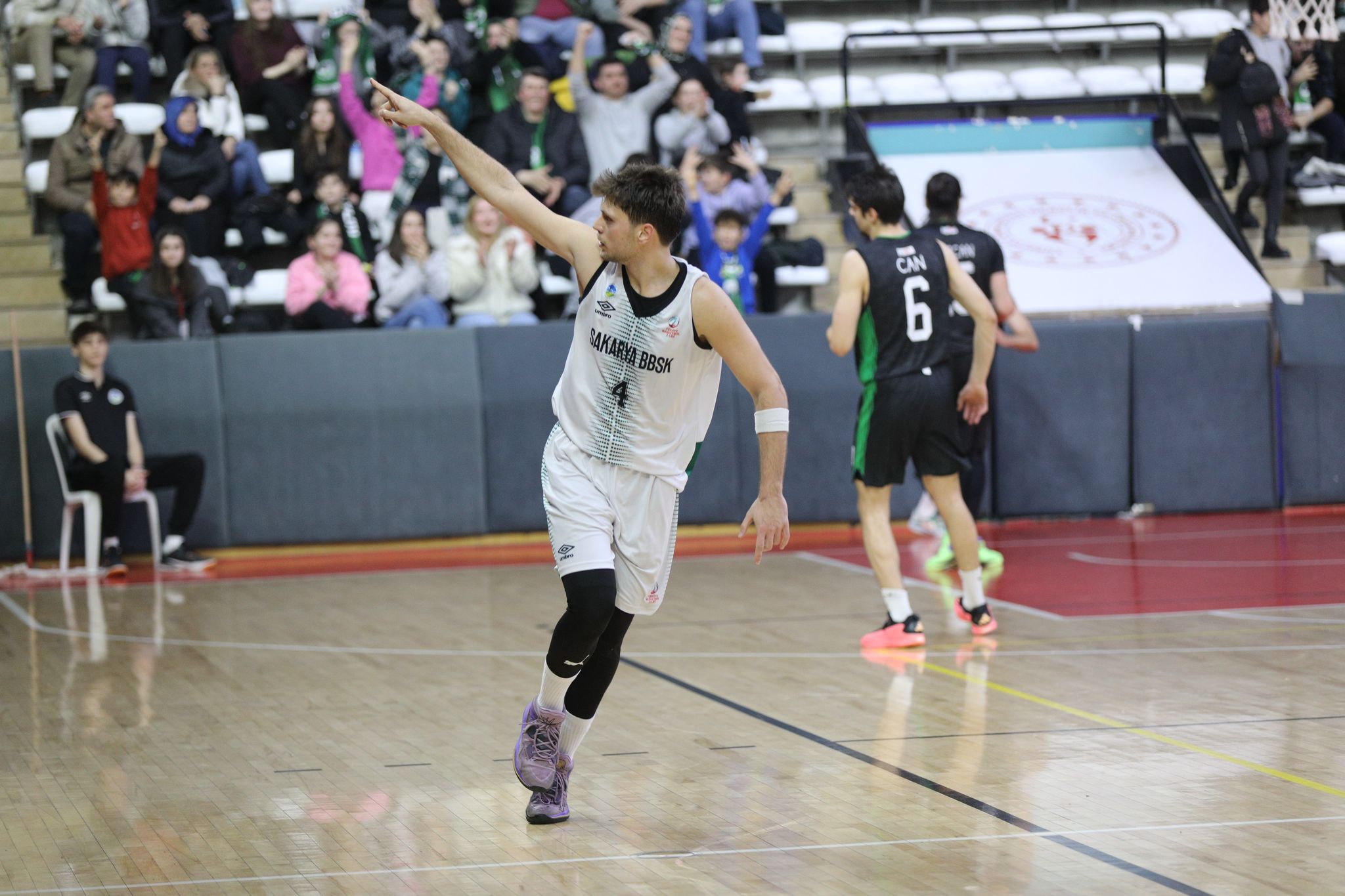 Büyükşehir basketbol Play-Off biletini kaptı: 90-85