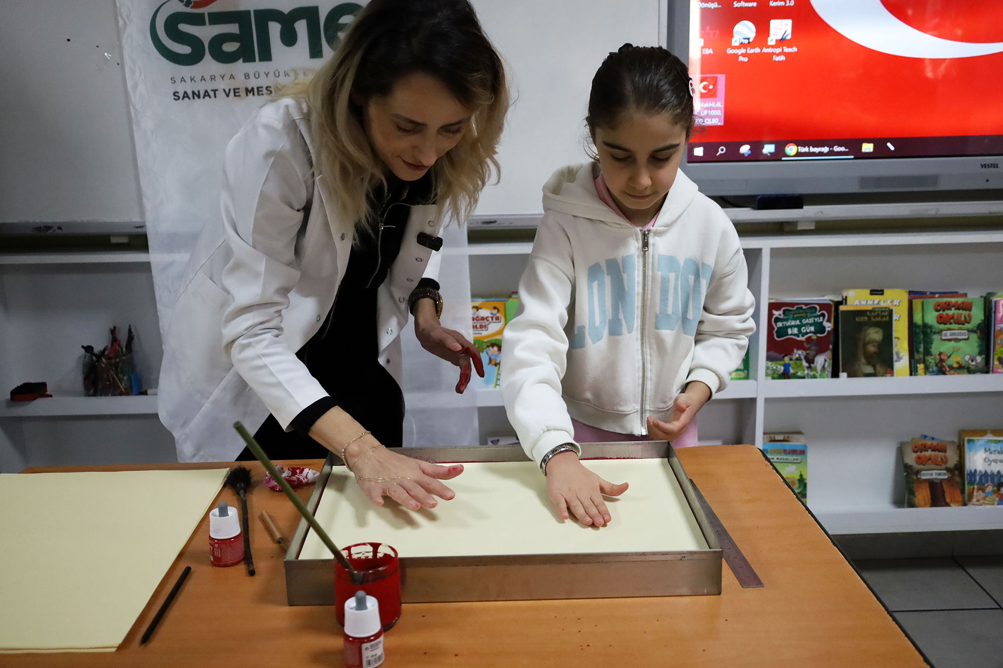 Büyükşehir, öğrencilerle milli marşı andı