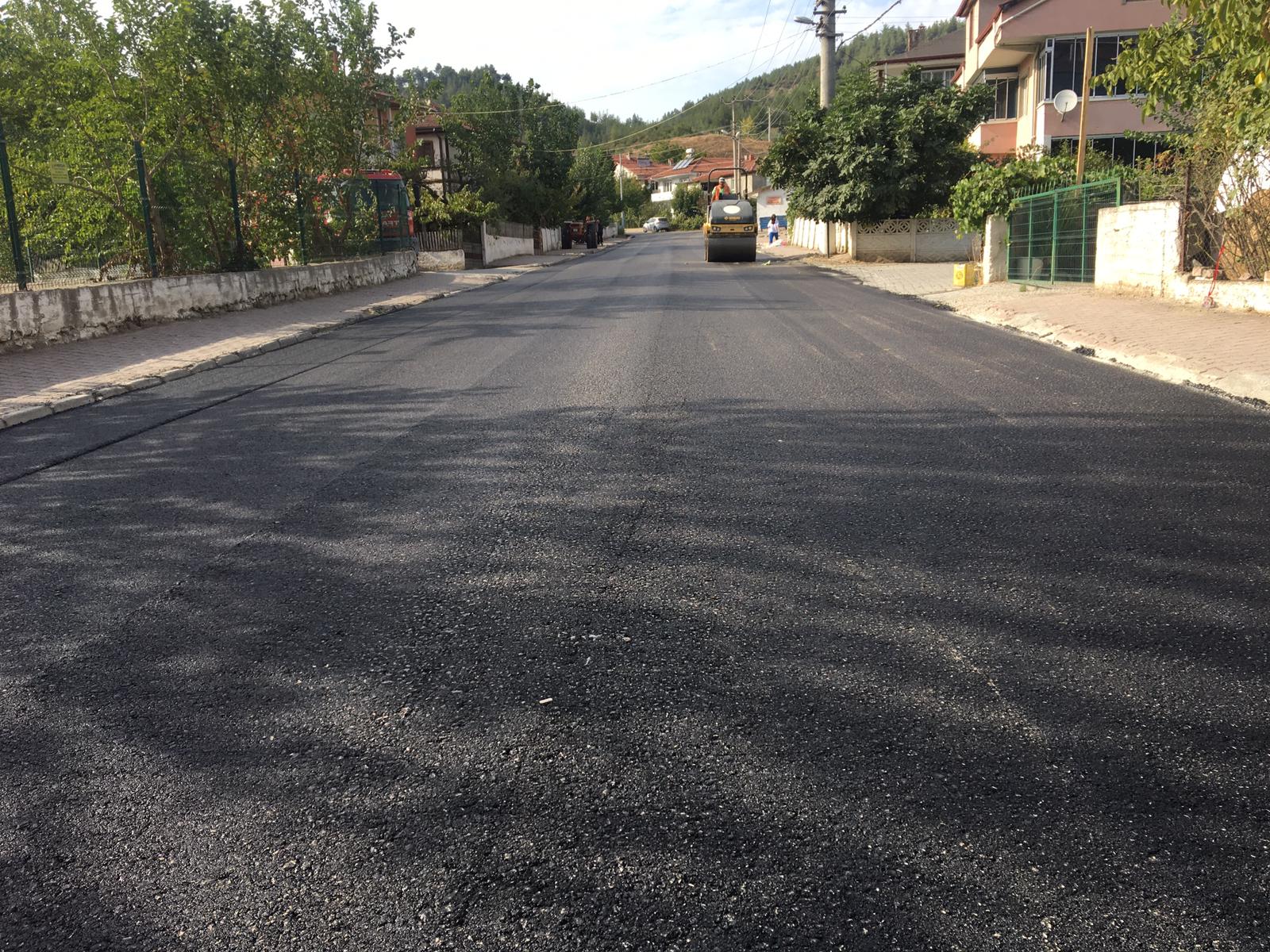 Büyükşehir Taraklı’da 2 kilometrelik caddeyi yeniliyor