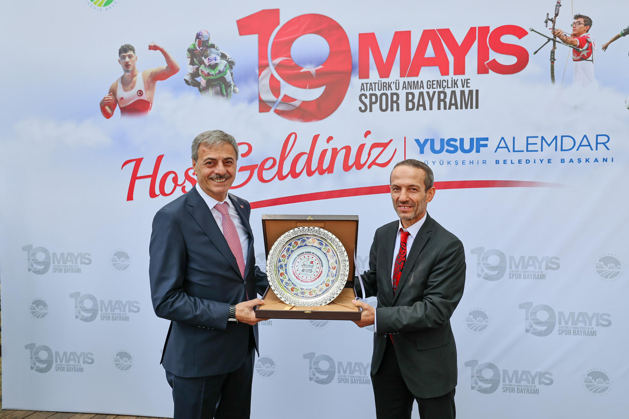 “Sakarya’ya sporcu yetiştiren kimliğini yeniden kazandıracağız”