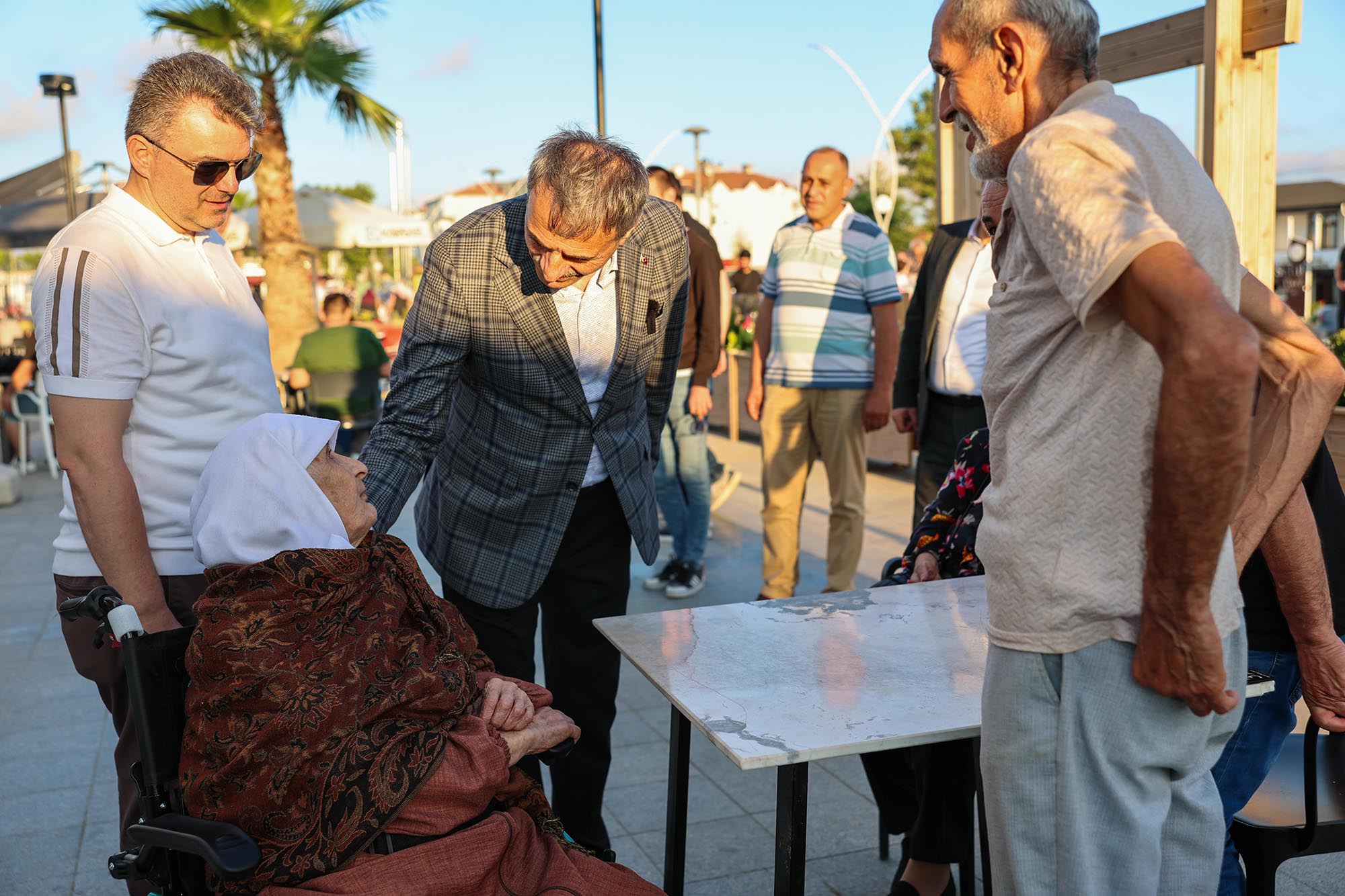 Karasu’yu adım adım gezen Yusuf Alemdar’dan önemli mesaj: "Mavi bayraklar turizmin incisi Karasu'da yeniden dalgalanacak"