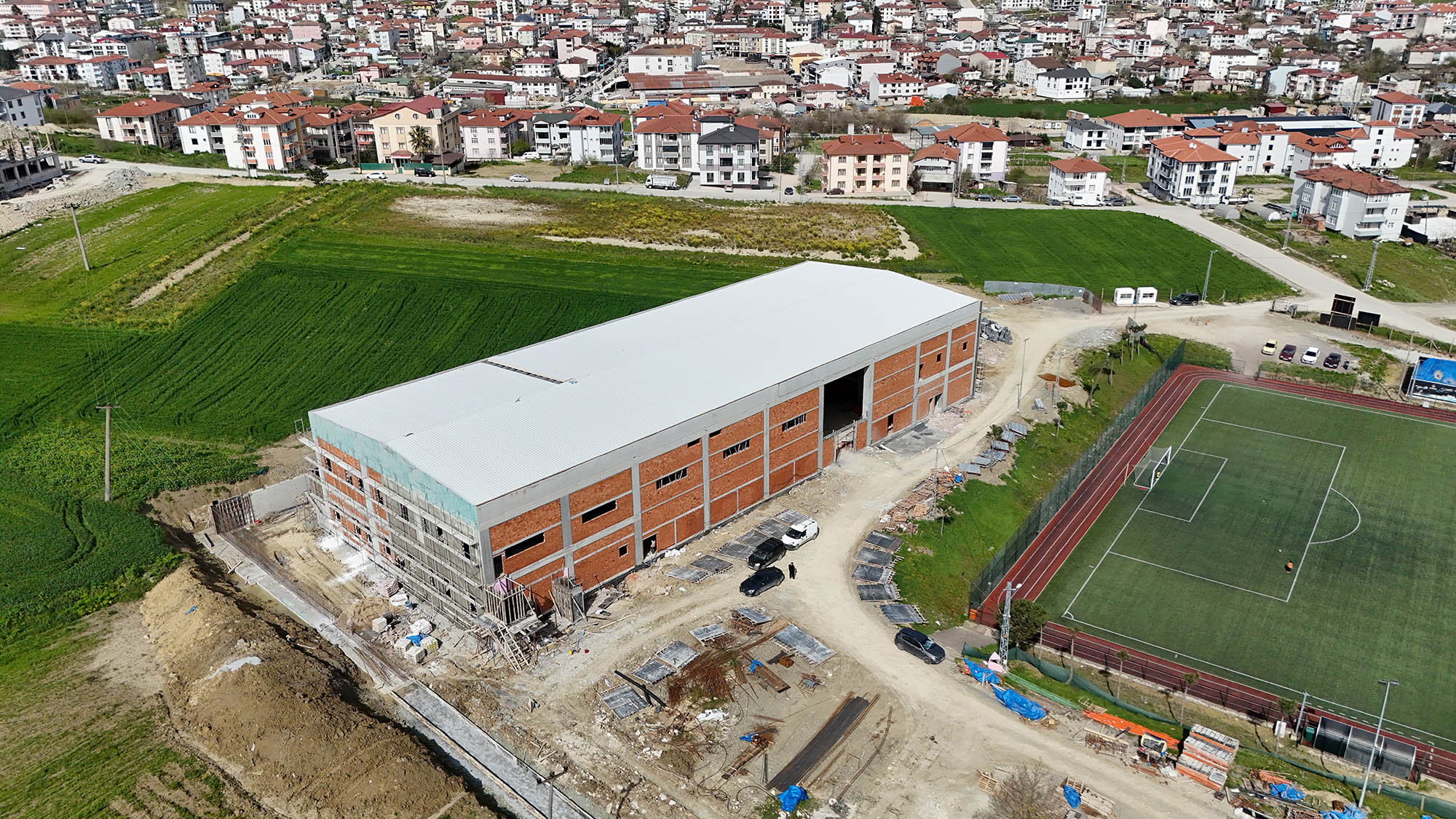 Kaynarca’da gençlerin dört gözle beklediği proje adım adım sona yaklaşıyor