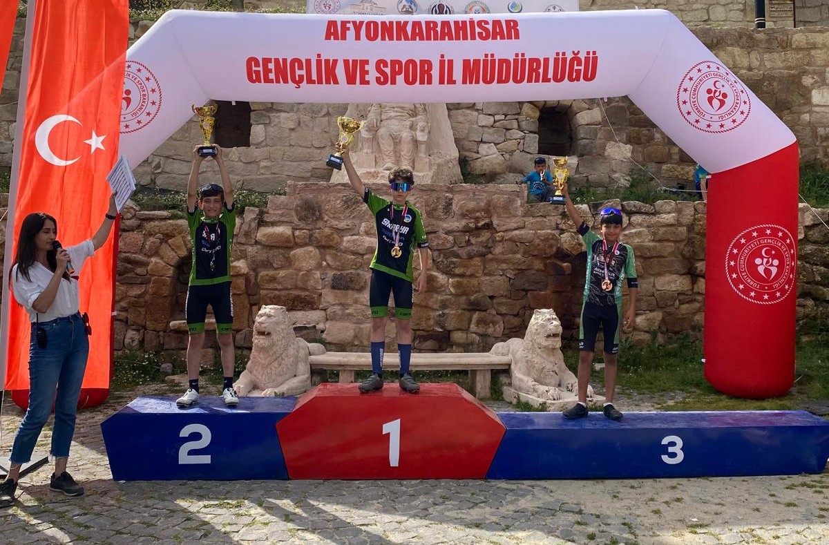 Büyükşehir’in genç pedalları 42 madalyayla sezonu taçlandırdı